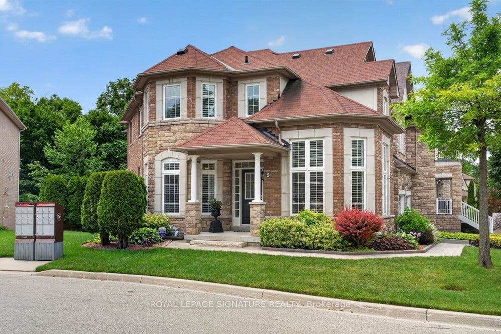 5 Broderick Place, Toronto, ON M1L 0E3