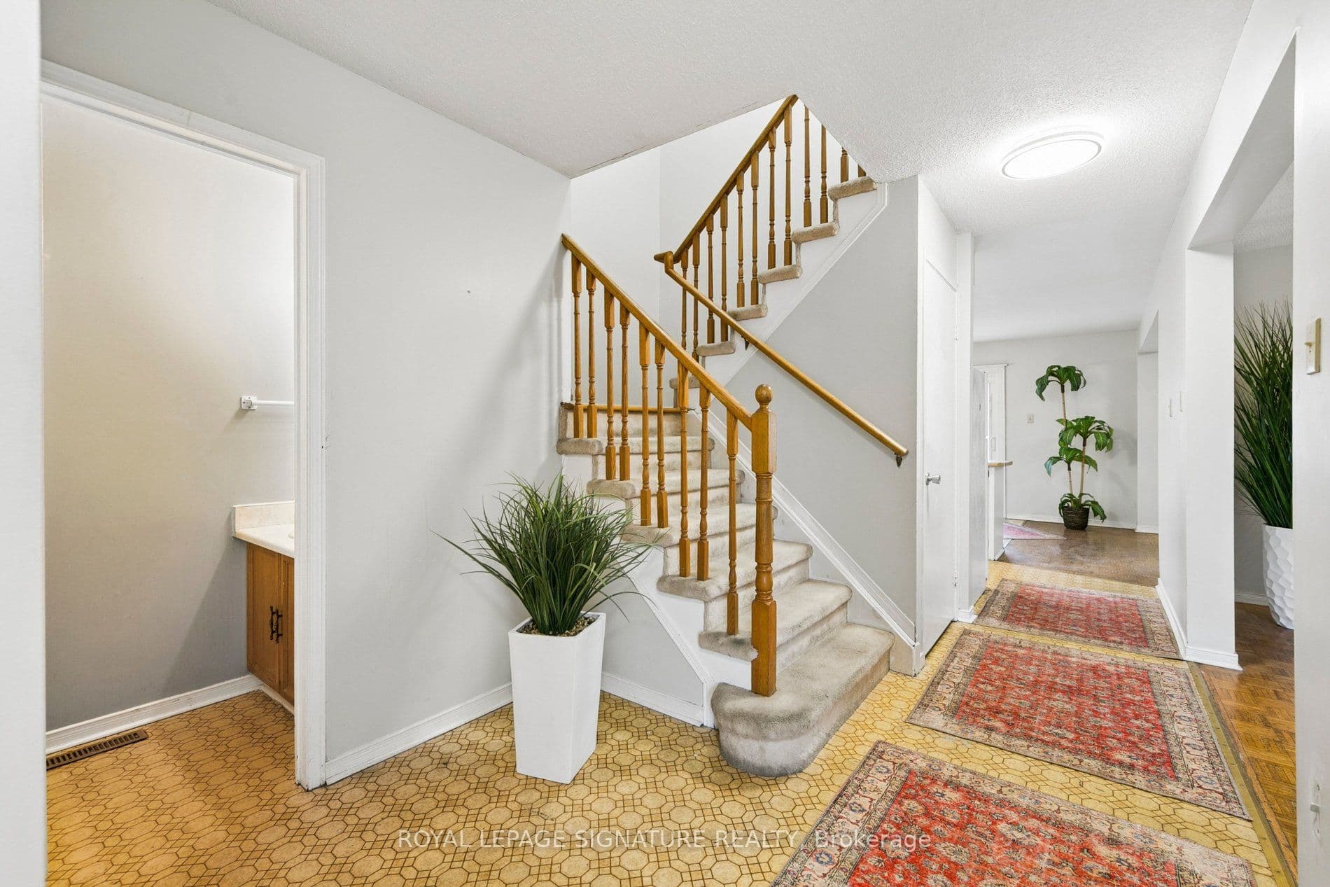 156 Macedonia Crescent, Mississauga, ON L5B 3J5