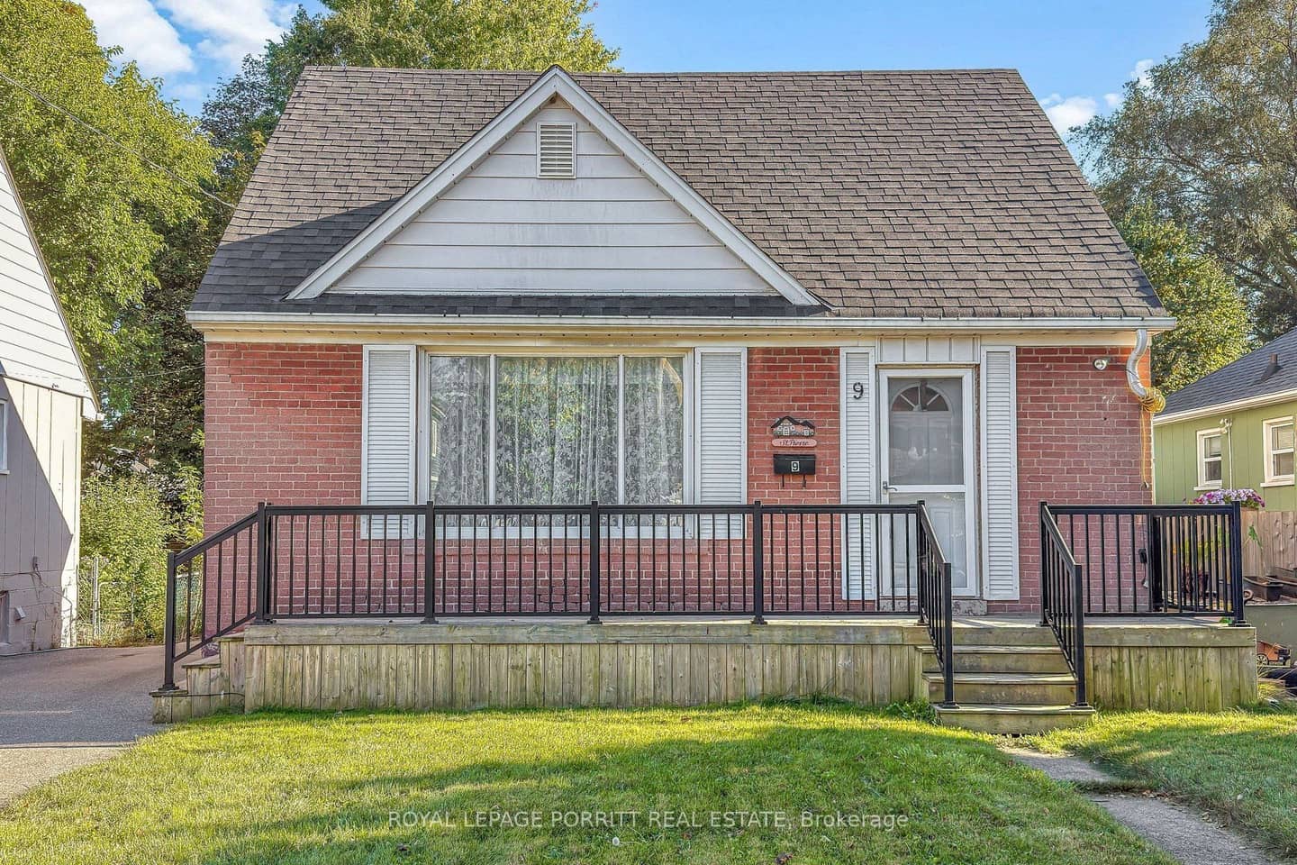 9 Putney Road, Toronto, ON M8W 2K6