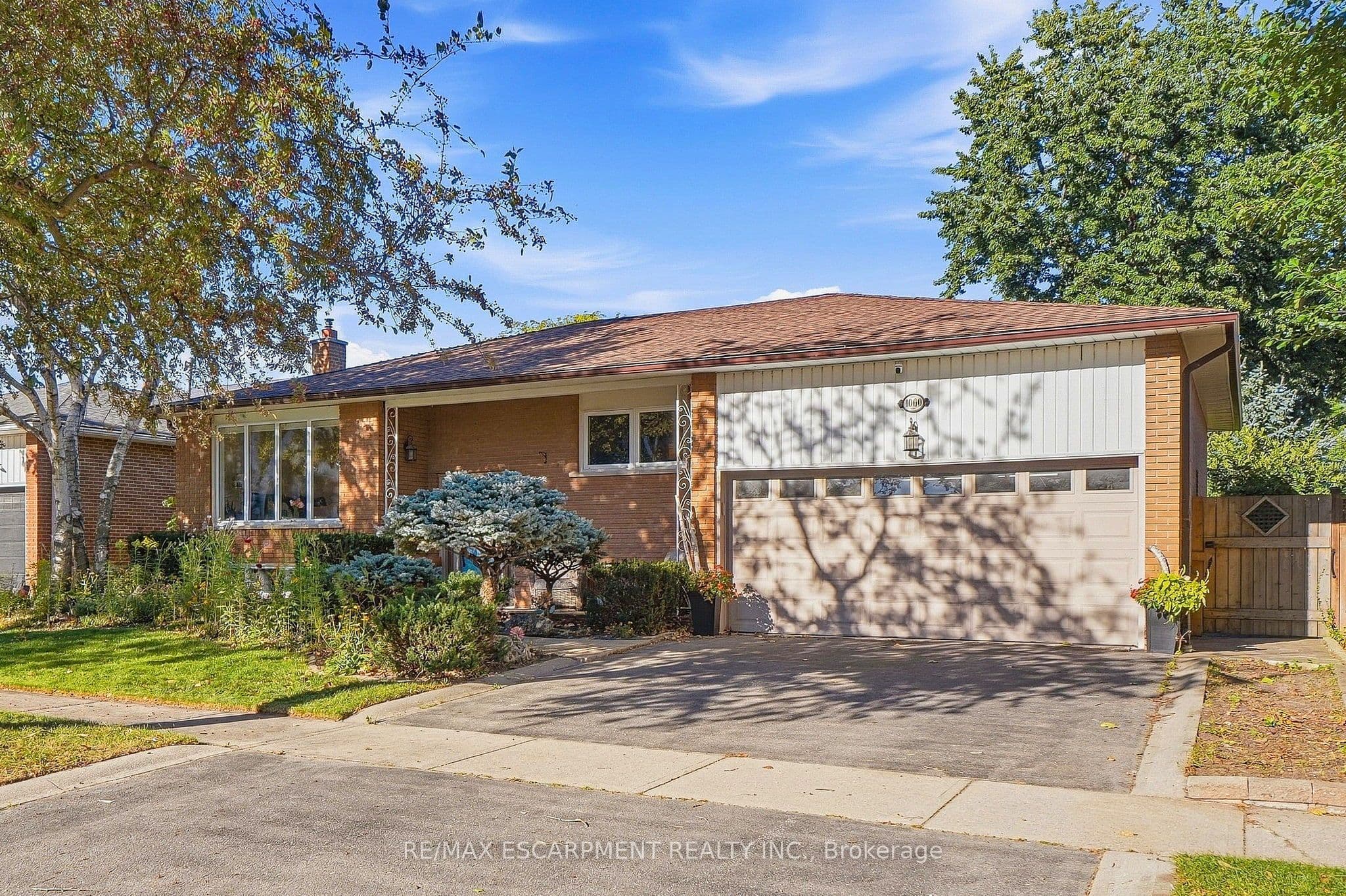 1060 Dowland Crescent, Burlington, ON L7T 4C8