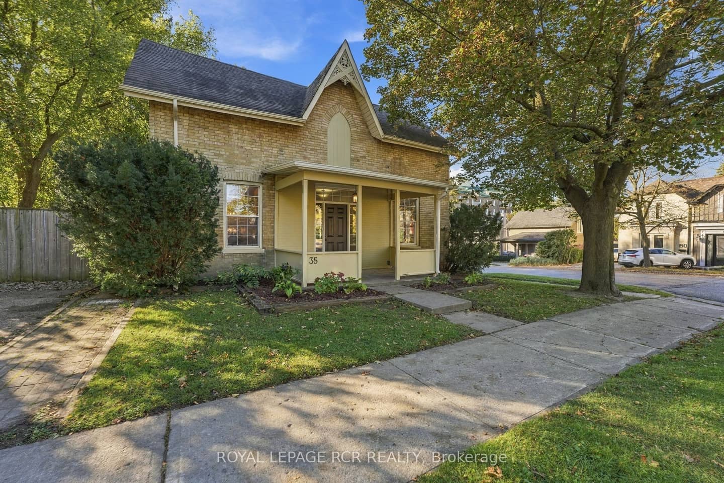 35 Metcalfe Street, Aurora, ON L4G 1E5