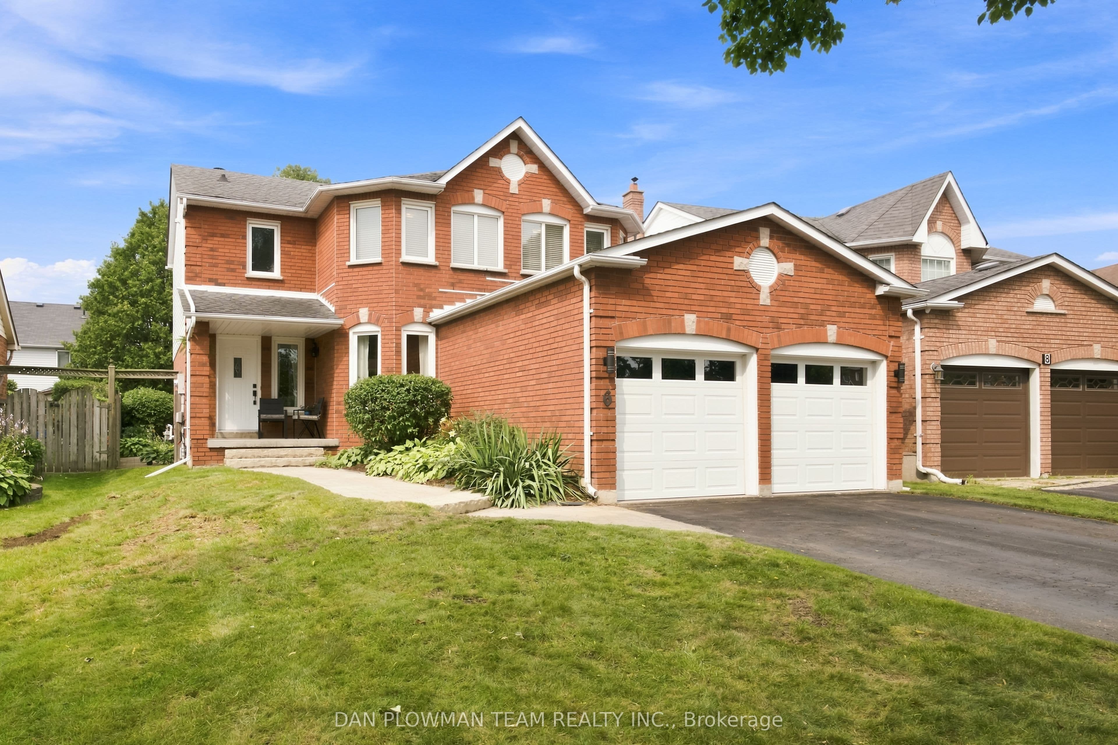 6 Saddlebrook Court, Clarington, ON L1E 2C5
