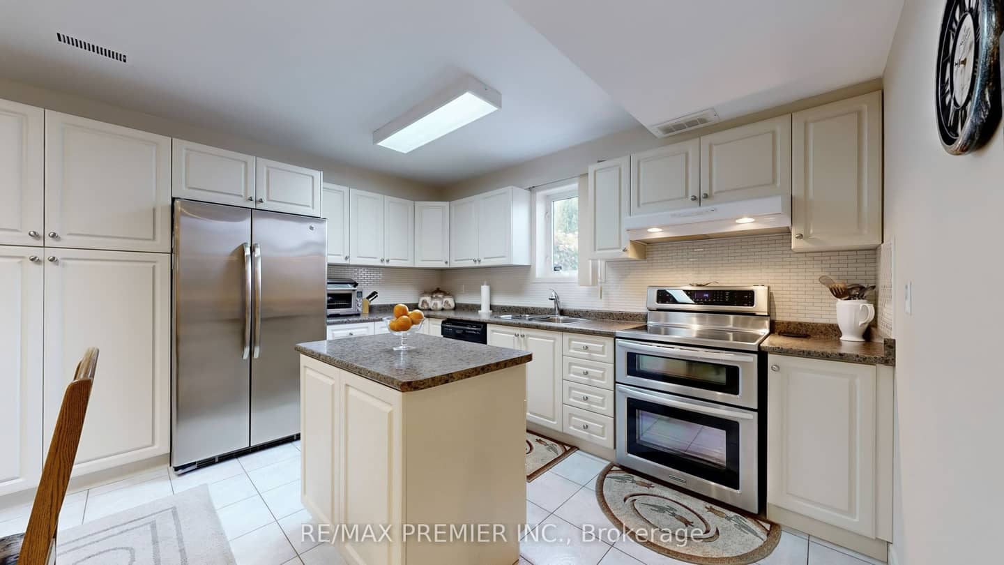 32 Veneto Drive, Vaughan, ON L4L 8X4