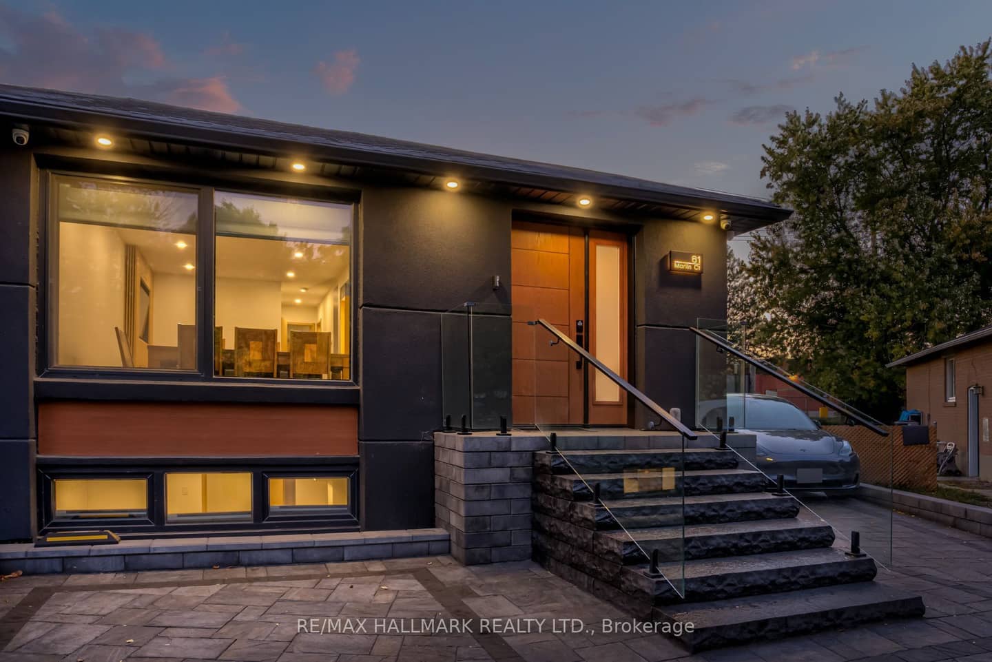 61 Marlin Court, Newmarket, ON L3Y 2W7
