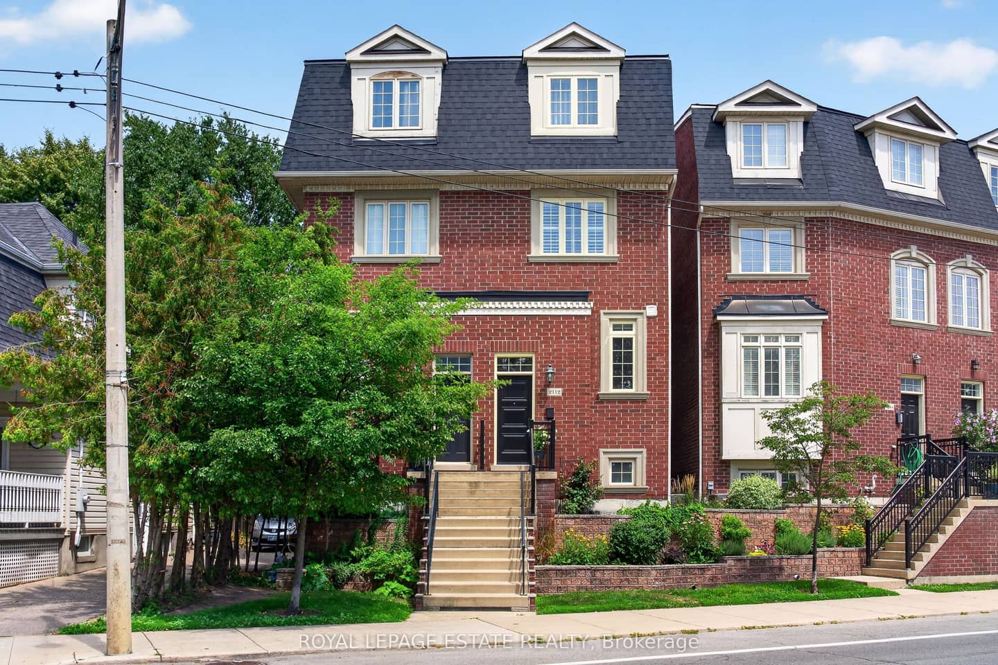 2112 Dundas Street E, Toronto, ON M4L 1N1