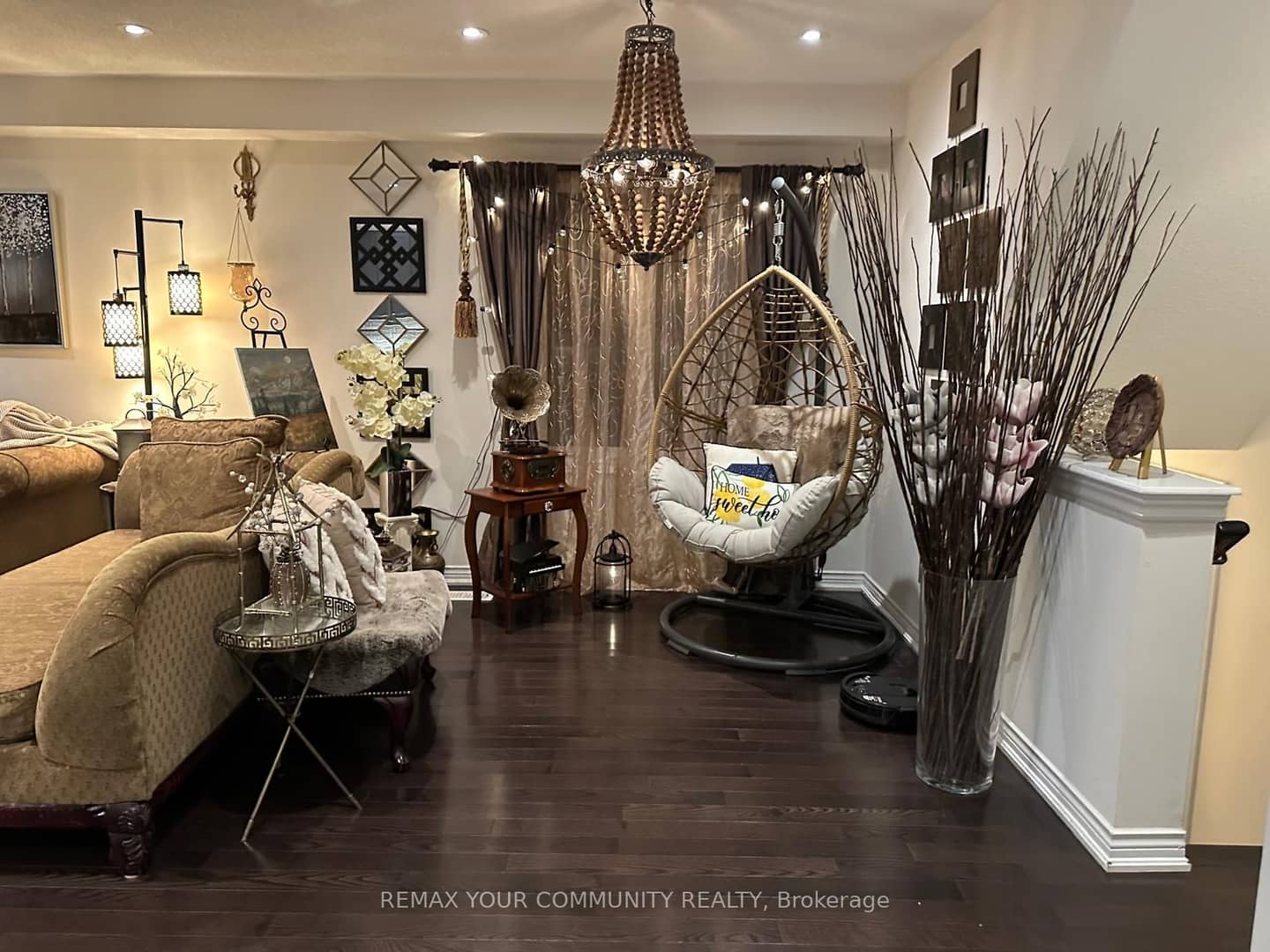 22 Swansea Street, Whitby, ON L1P 0B3