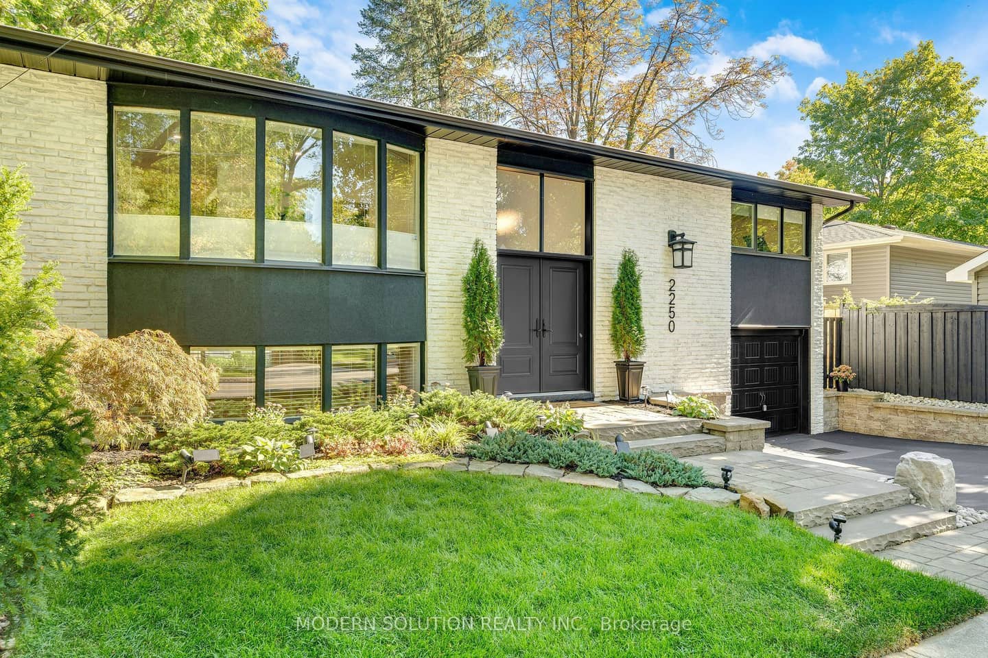 2250 Dunedin Road, Oakville, ON L6J 5V5