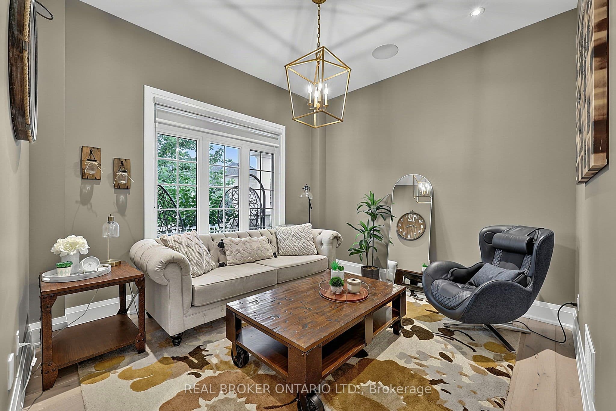 64 Manor Glen Crescent, East Gwillimbury, ON L0G 1M0