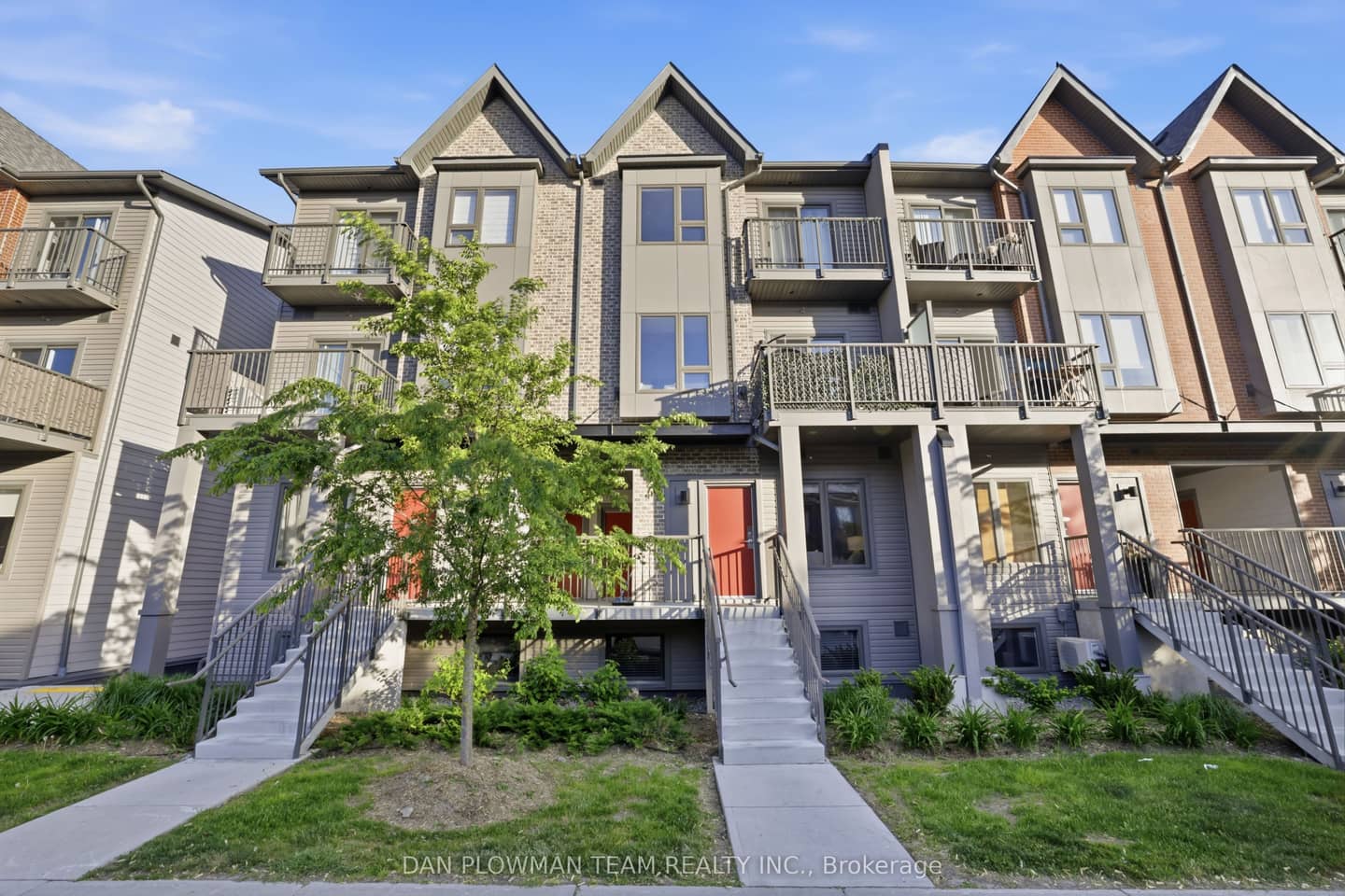 2635 William Jackson Drive 1210, Pickering, ON L1X 0L4