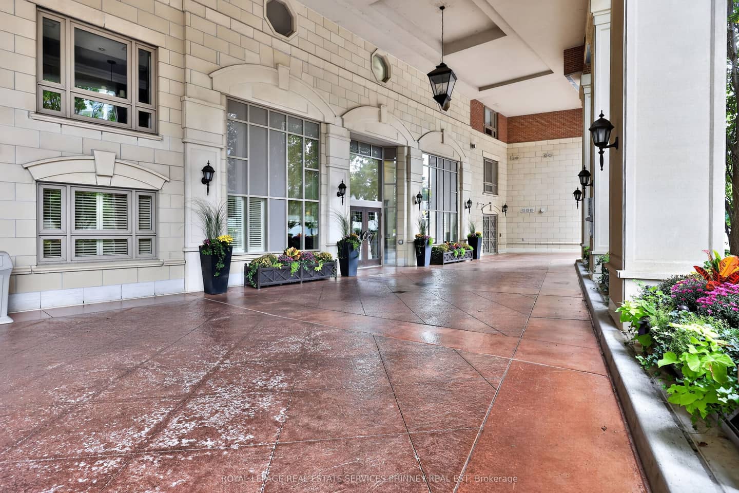 111 Forsythe Street 604, Oakville, ON L6K 3J9