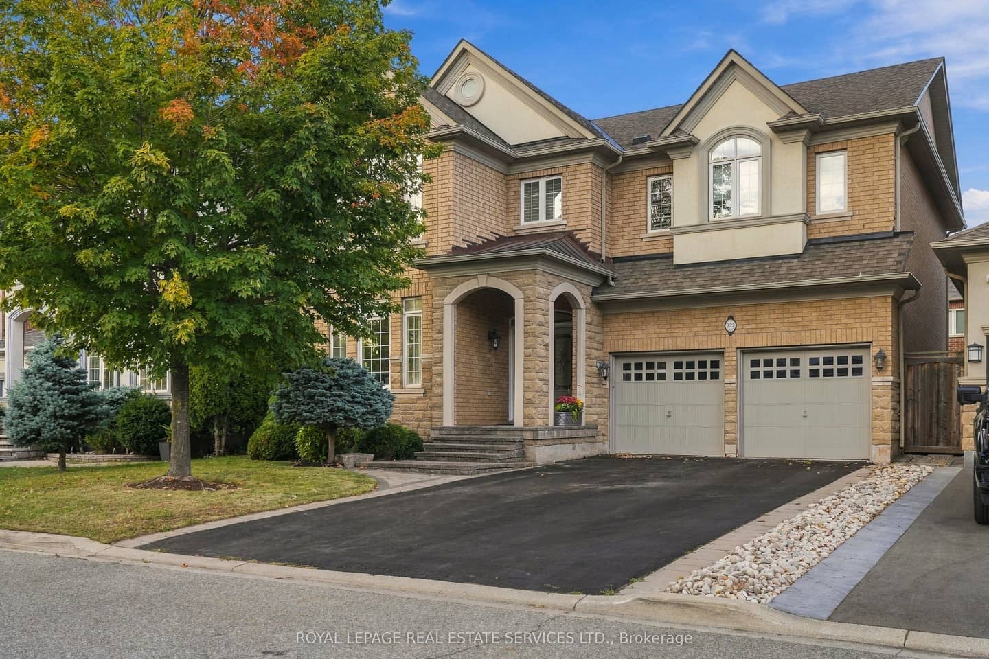 227 Alison Crescent, Oakville, ON L6L 0C7