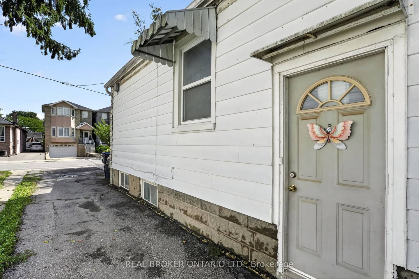 238 Chambers Avenue, Toronto, ON M6M 3L5