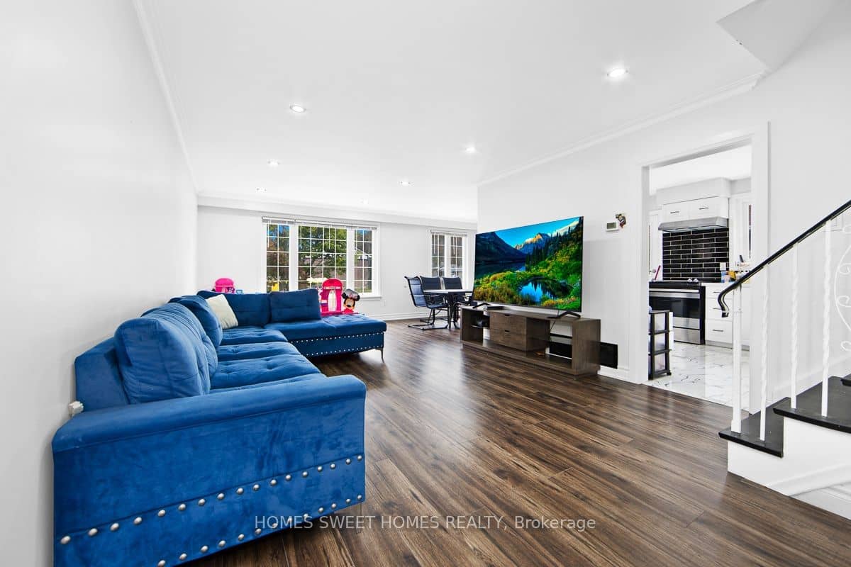 99 Amberjack Boulevard, Toronto, ON M1H 2J6
