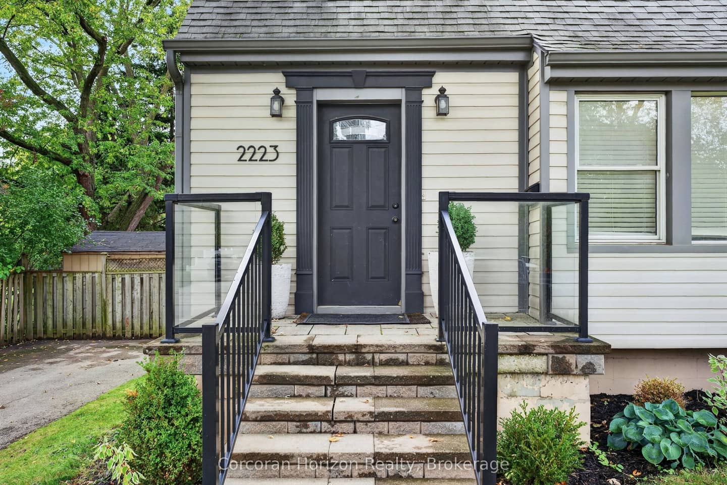2223 Glenwood School Drive, Burlington, ON L7R 3R4