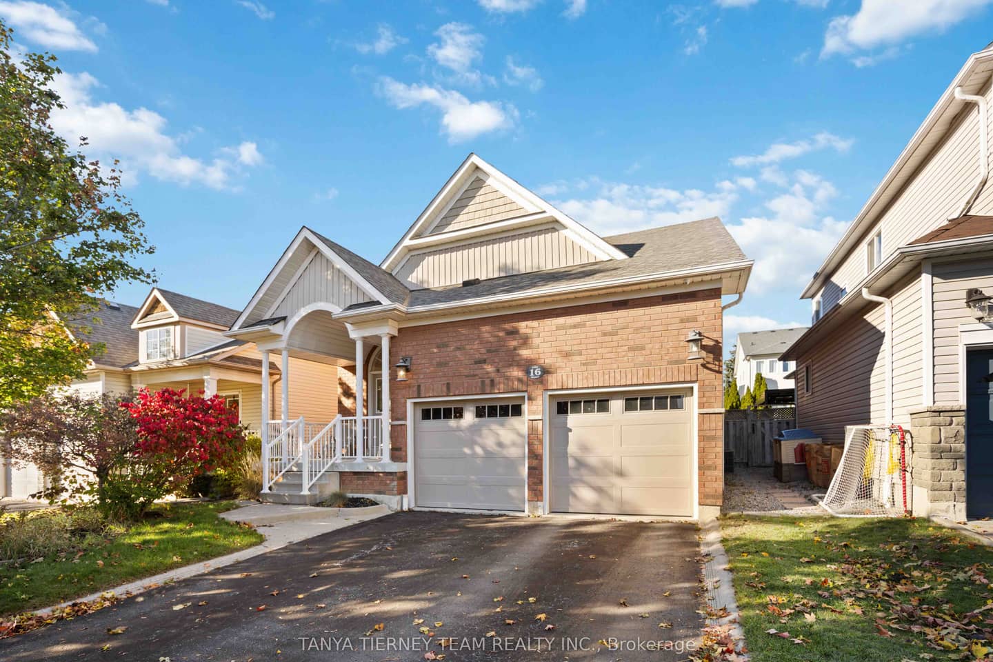 16 Cody Avenue, Whitby, ON L1M 1K8