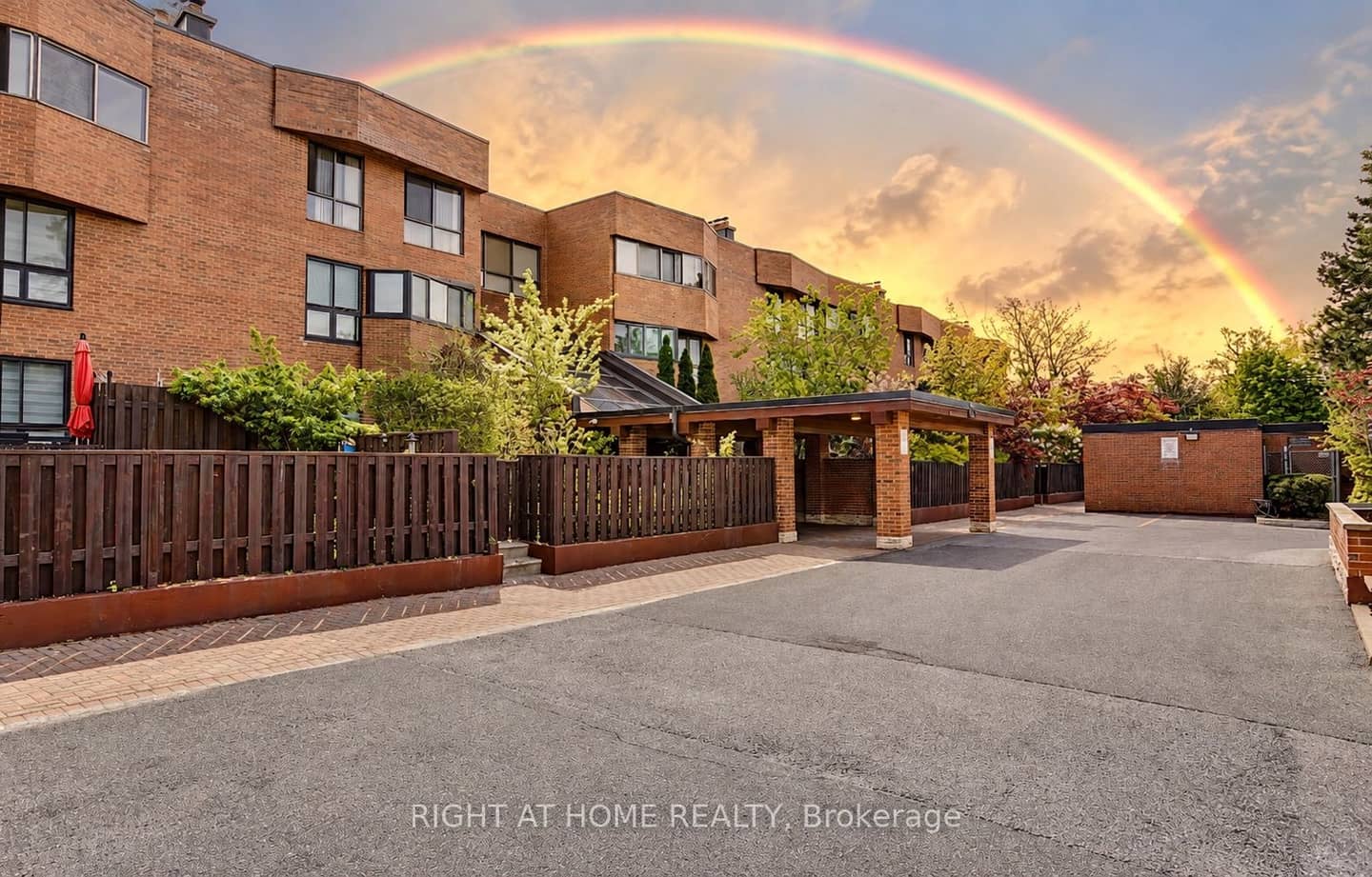 55 Carscadden Drive 301, Toronto, ON M2R 2A6