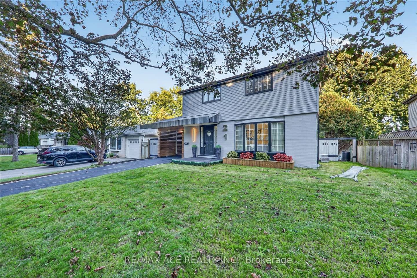 21 Sir Raymond Drive, Toronto, ON M1E 1C1