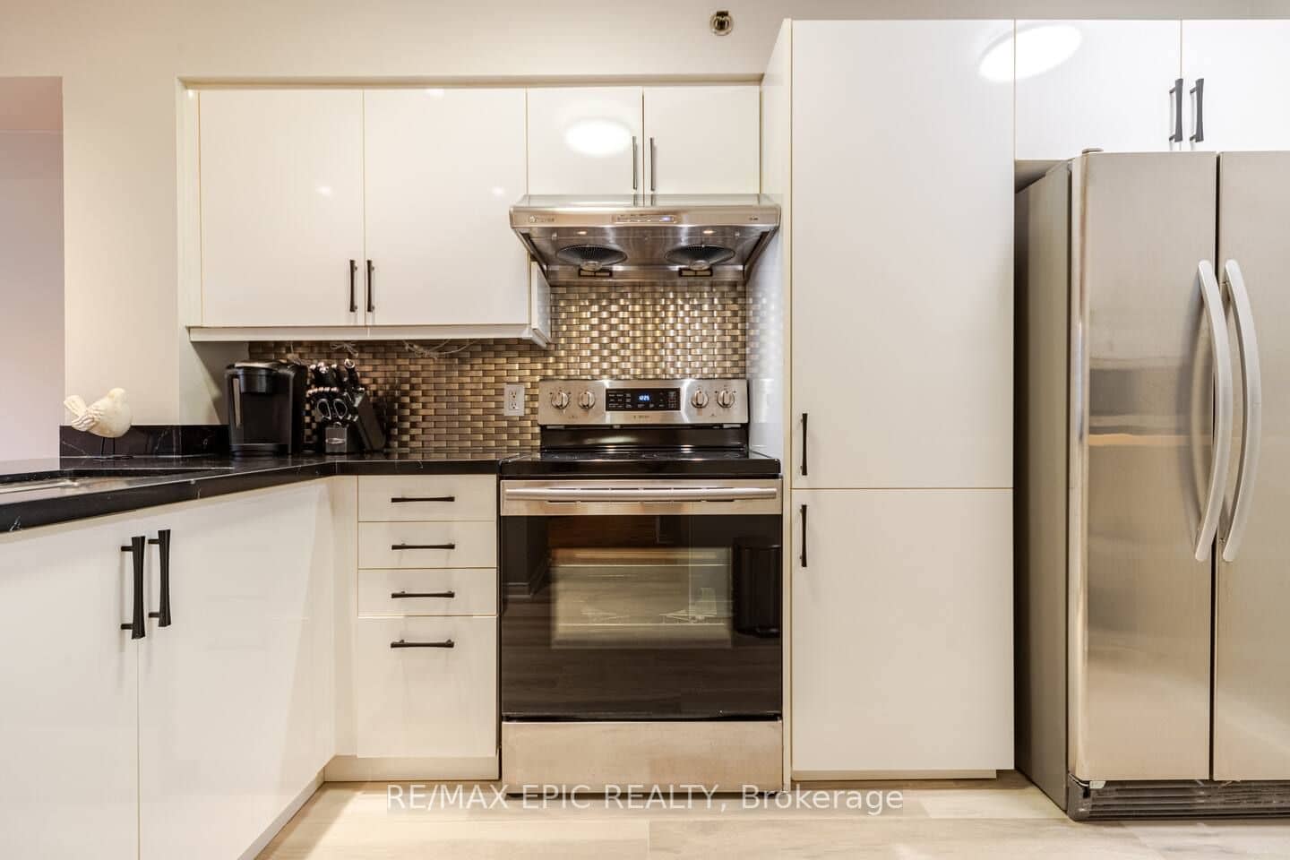 75 Weldrick Road E 732, Richmond Hill, ON L4C 0H9