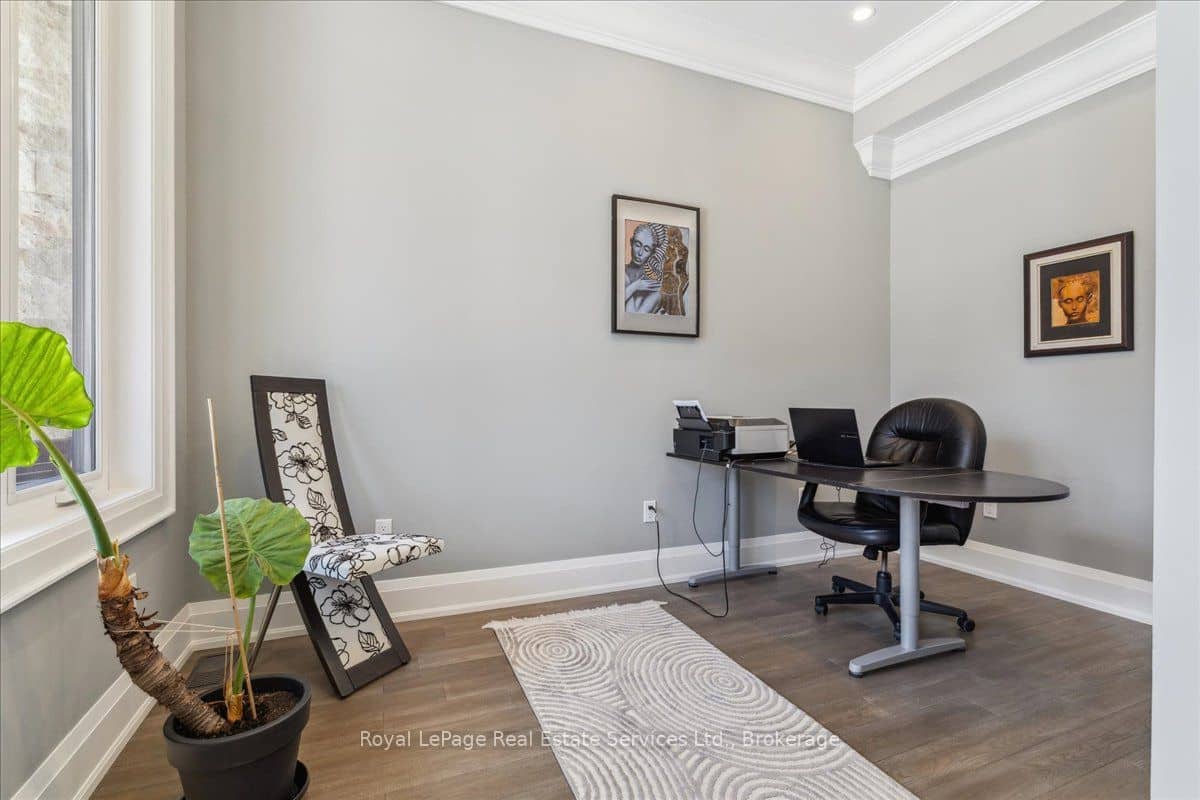 1211 Pinegrove Road, Oakville, ON L6L 2W8