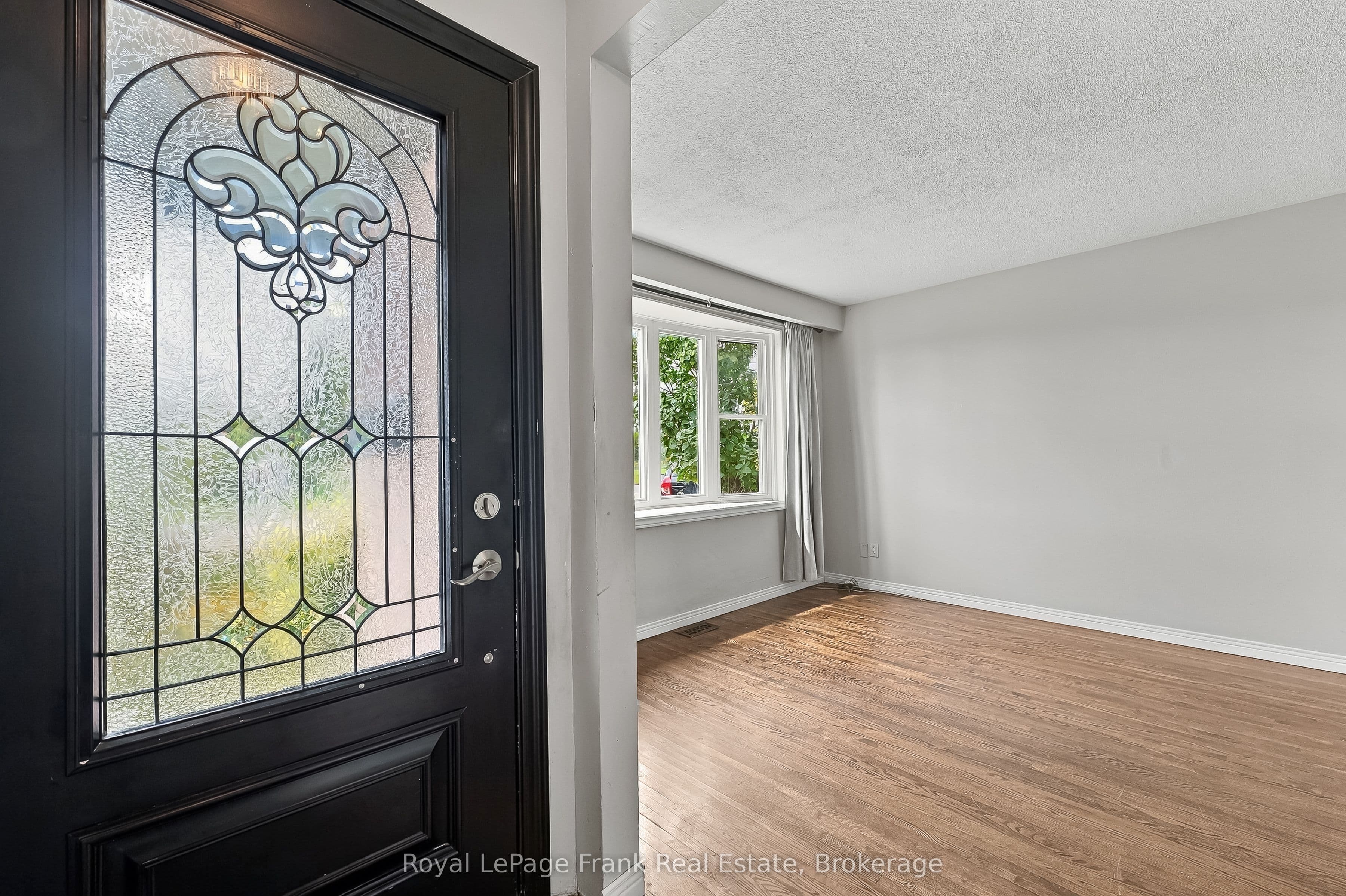 1317 Park Road S, Oshawa, ON L1J 4K3