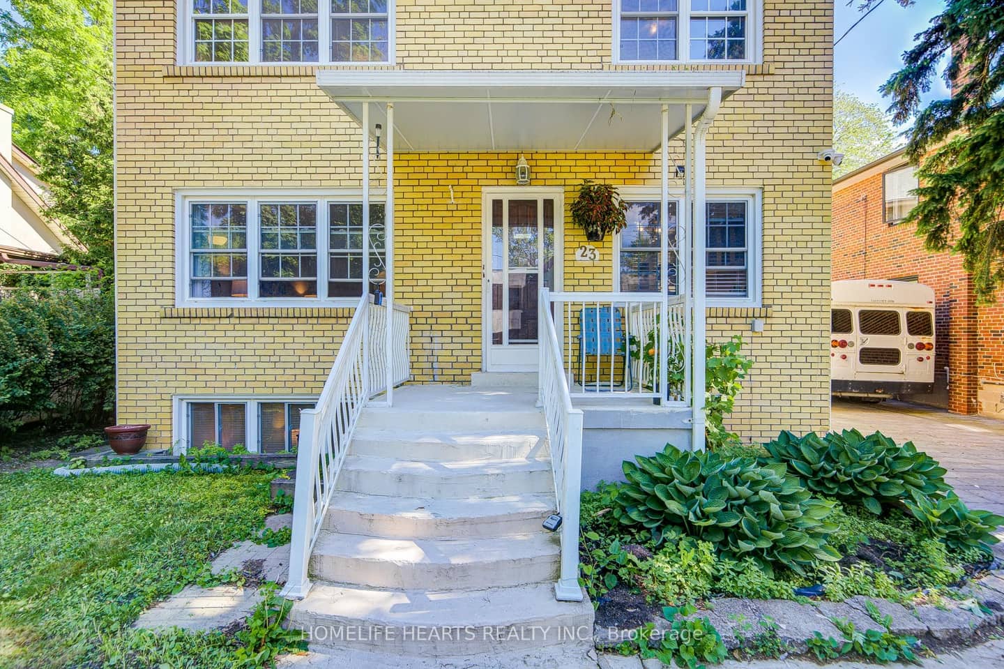 23 Broadview Avenue, Mississauga, ON L5H 2S8