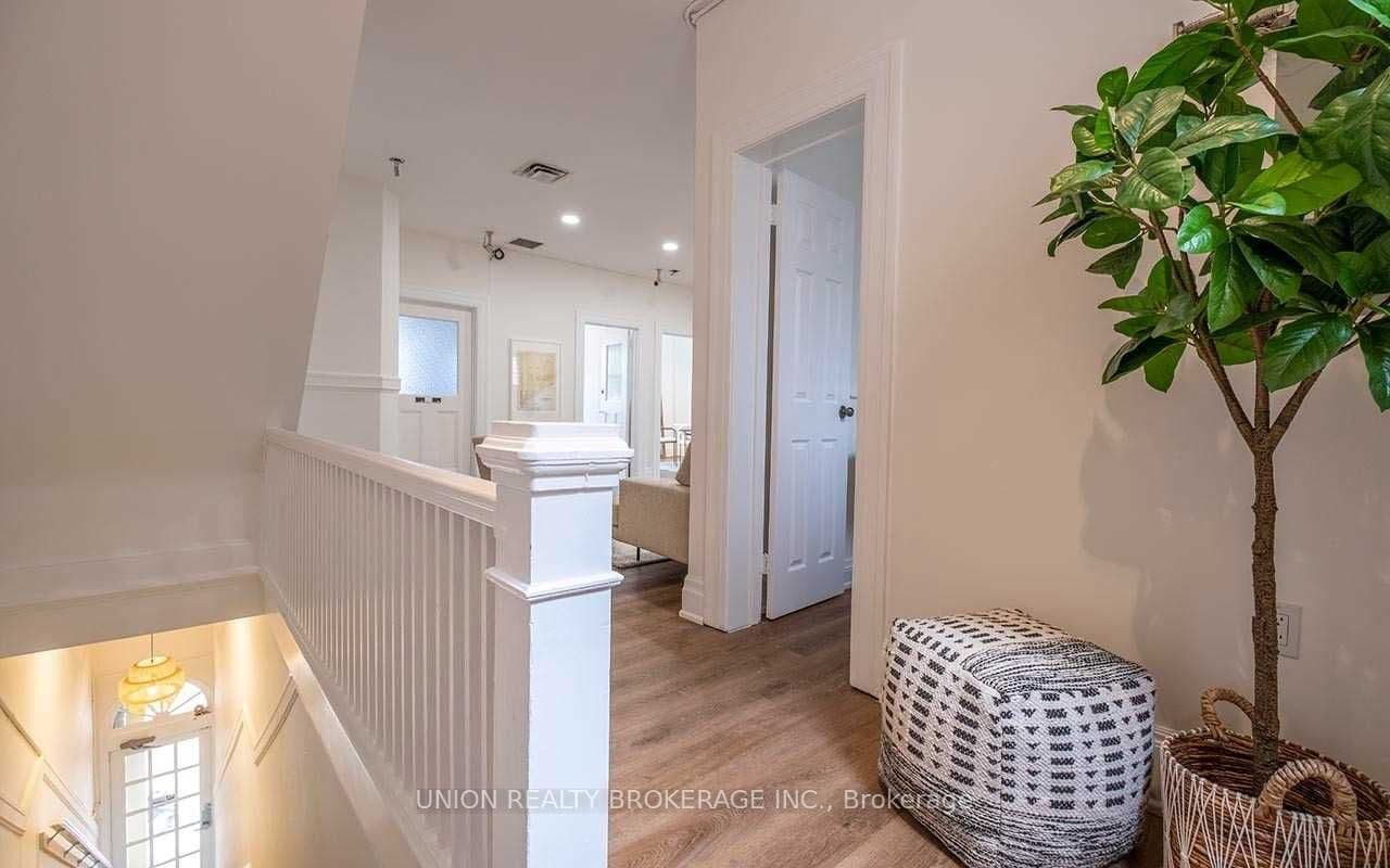 2234 Queen Street E 1, Toronto, ON M4E 1G2