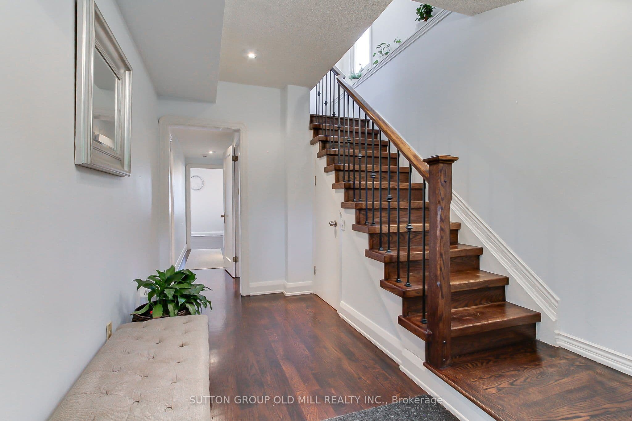 8 Lockheed Boulevard, Toronto, ON M9P 2H6