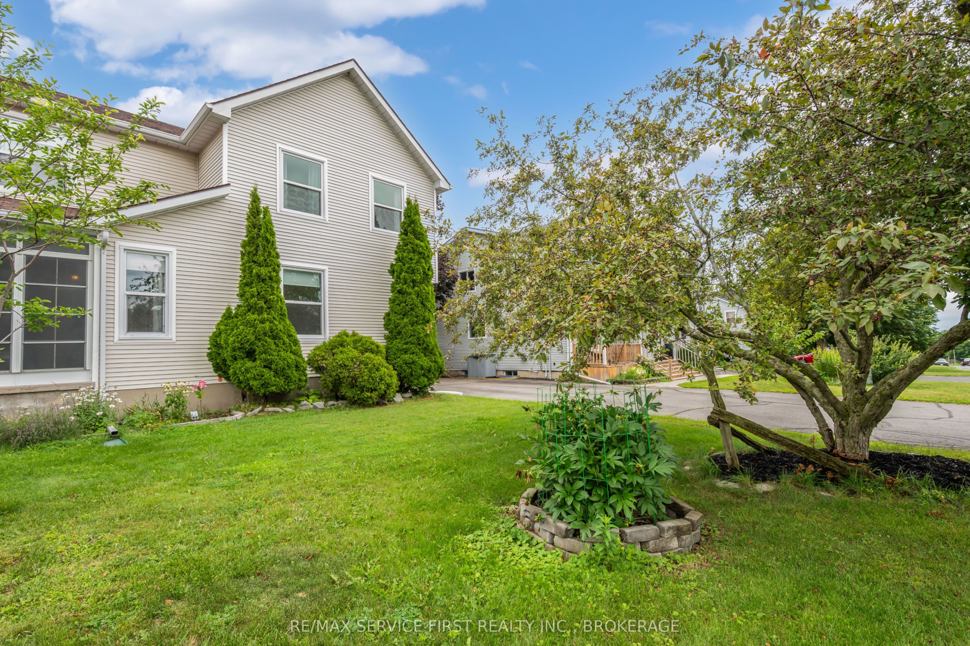 53 MCKEOWN Crescent, Loyalist, ON K7N 1Y4