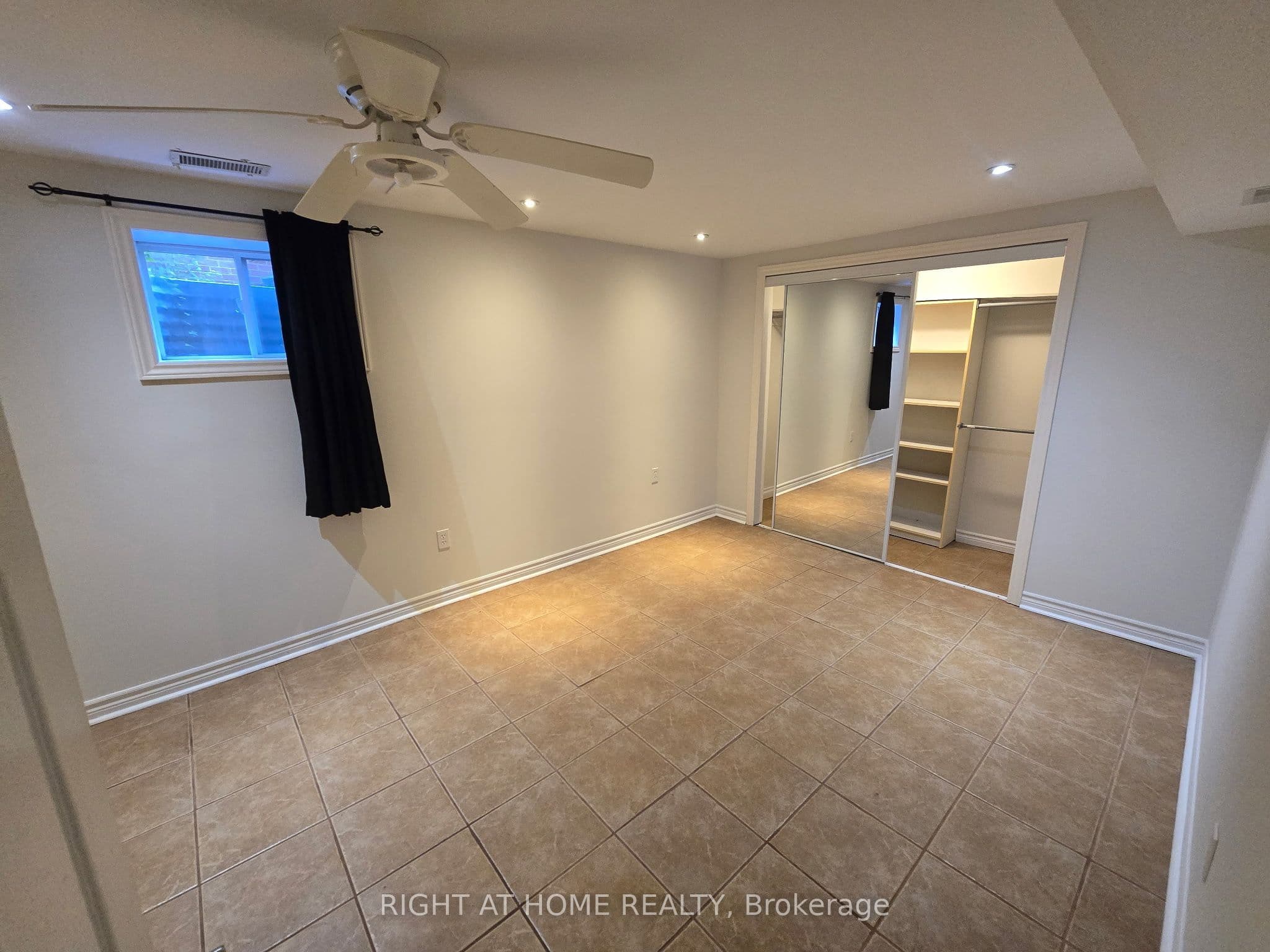 20 Lippincott Court, Richmond Hill, ON L4C 7M4