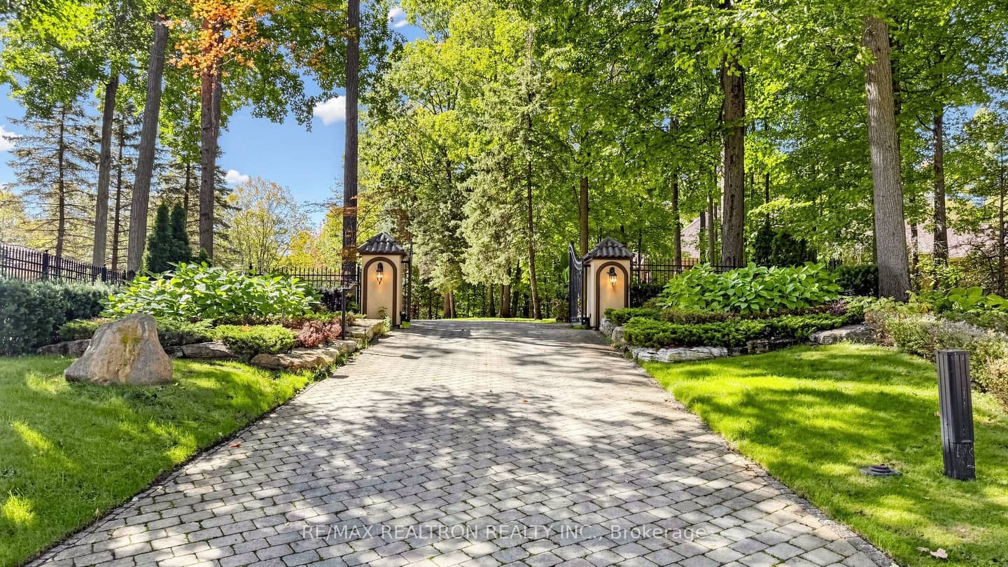 38 Bridgewater Drive, Richmond Hill, ON L4E 3N4