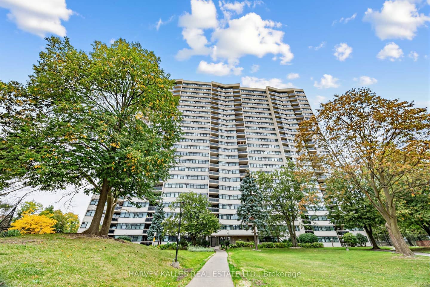 100 Echo Point 1801, Toronto, ON M1W 2V2