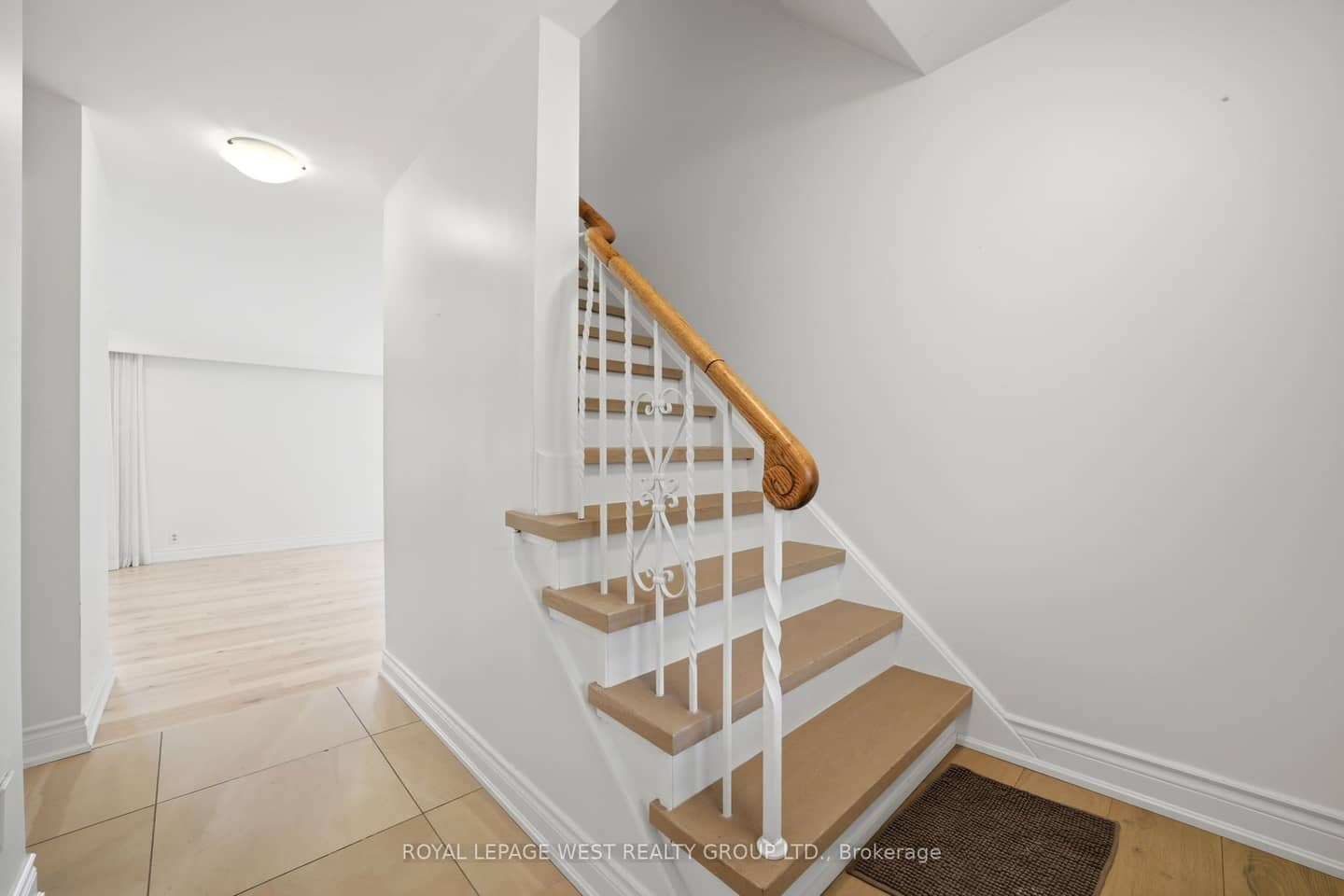 3334 Enniskillen Circle, Mississauga, ON L5C 2M8