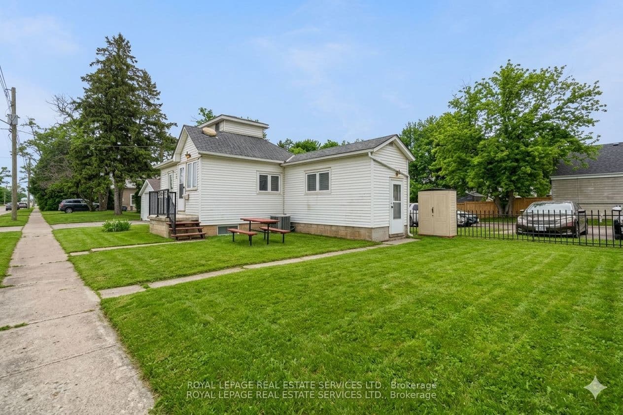 2386 Sovereign Street, Oakville, ON L6L 1L8