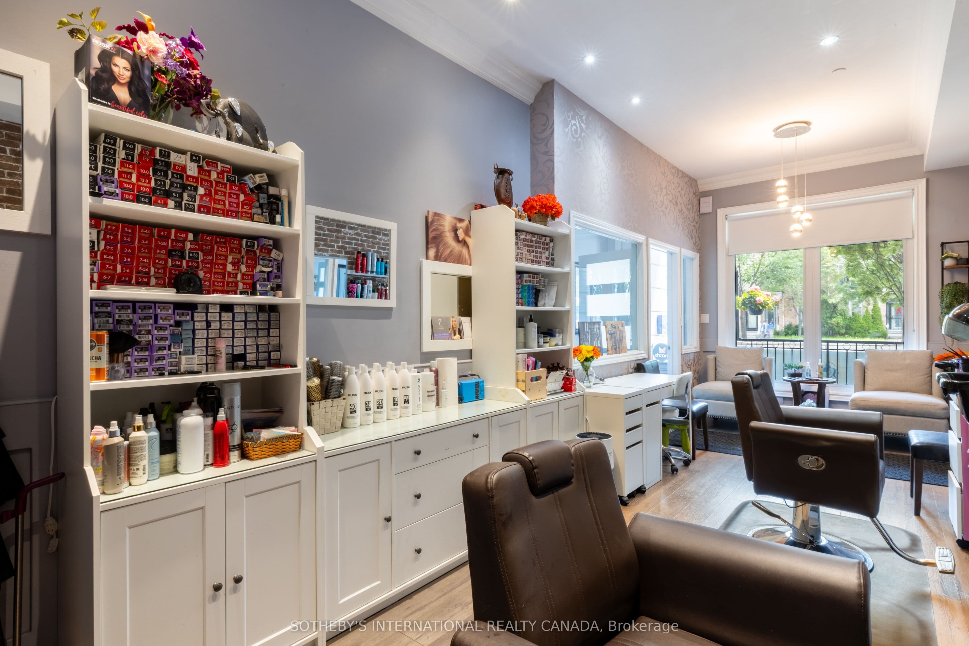 960A The Queensway, Toronto, ON M8Z 1P5