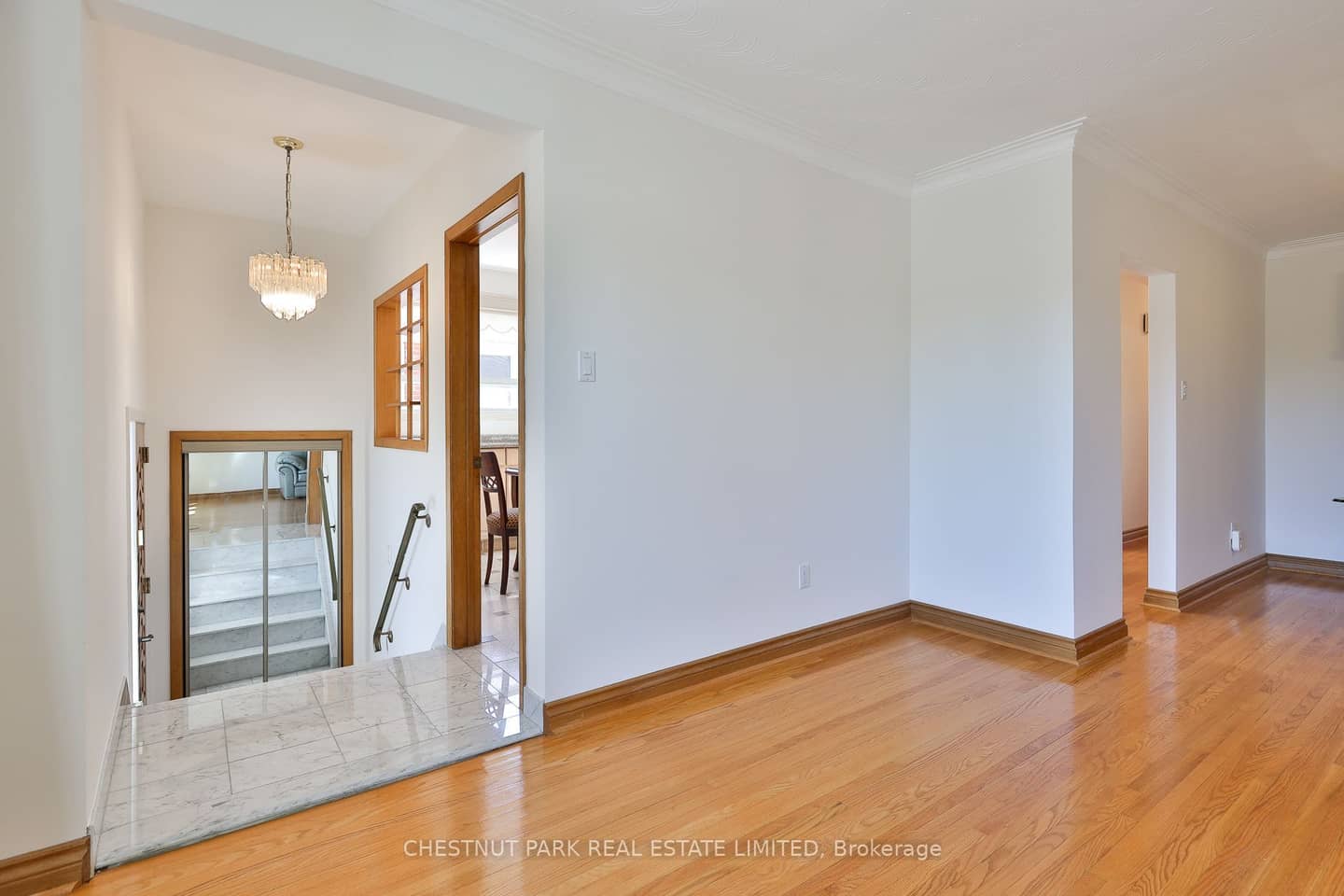 28 Charrington Crescent, Toronto, ON M3L 2C4