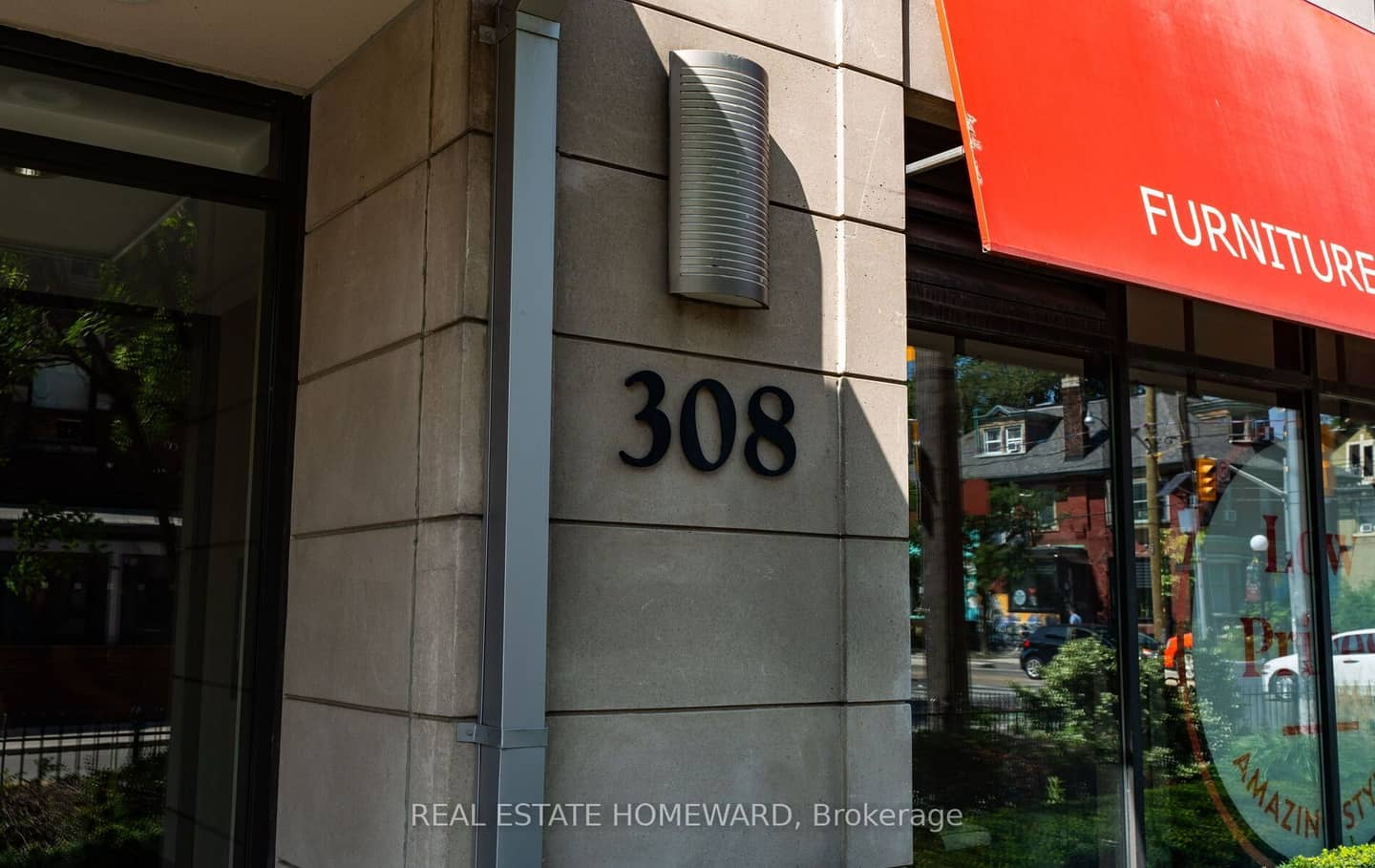 308 Palmerston Avenue 601, Toronto, ON M6J 3X9