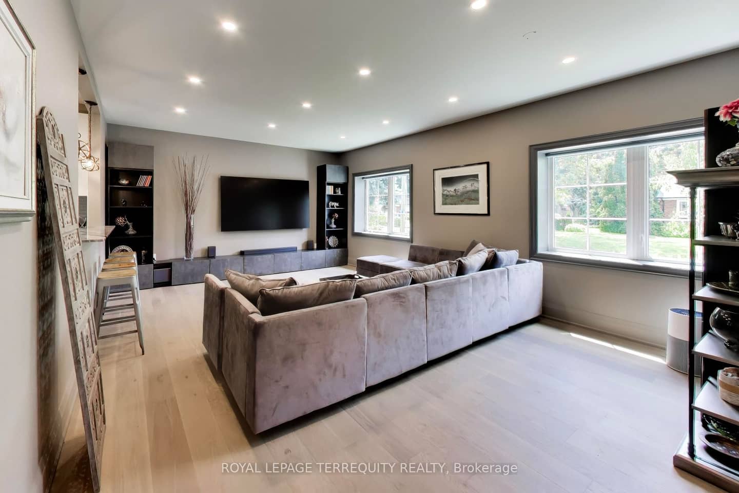 1621 Skyline Drive, Mississauga, ON L5E 2W9