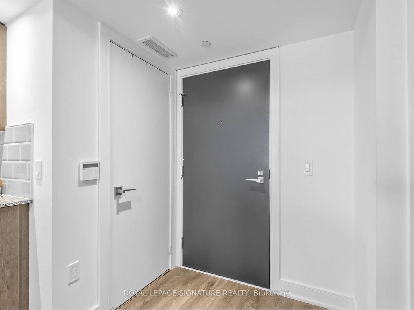 89 Mcgill Street 1204, Toronto, ON M5B 0B1