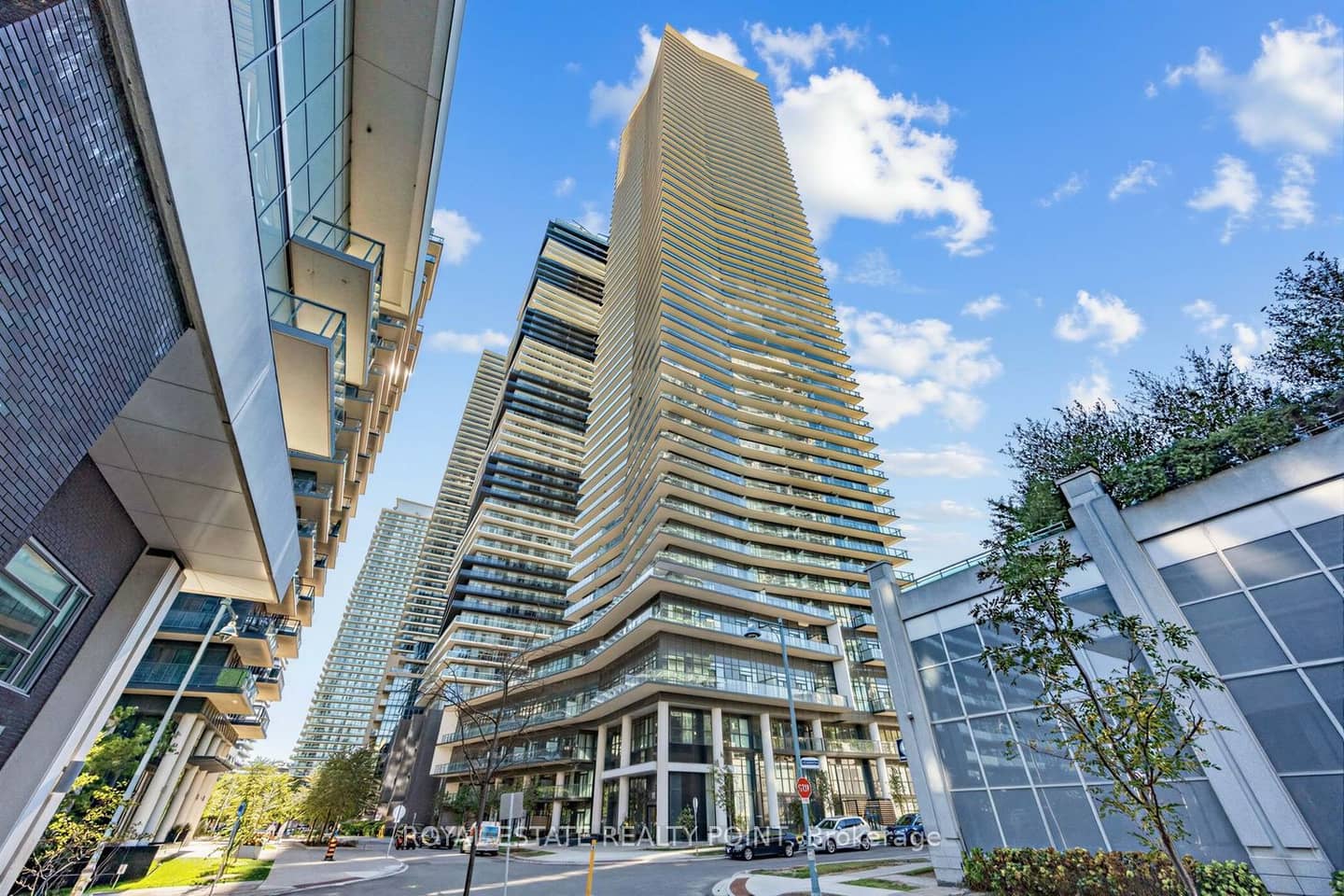 38 Annie Craig Drive 1008, Toronto, ON M5V 0G9