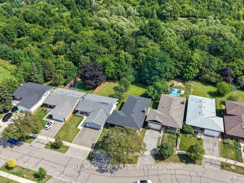 23 Collingdale Road, Toronto, ON M9V 3R2