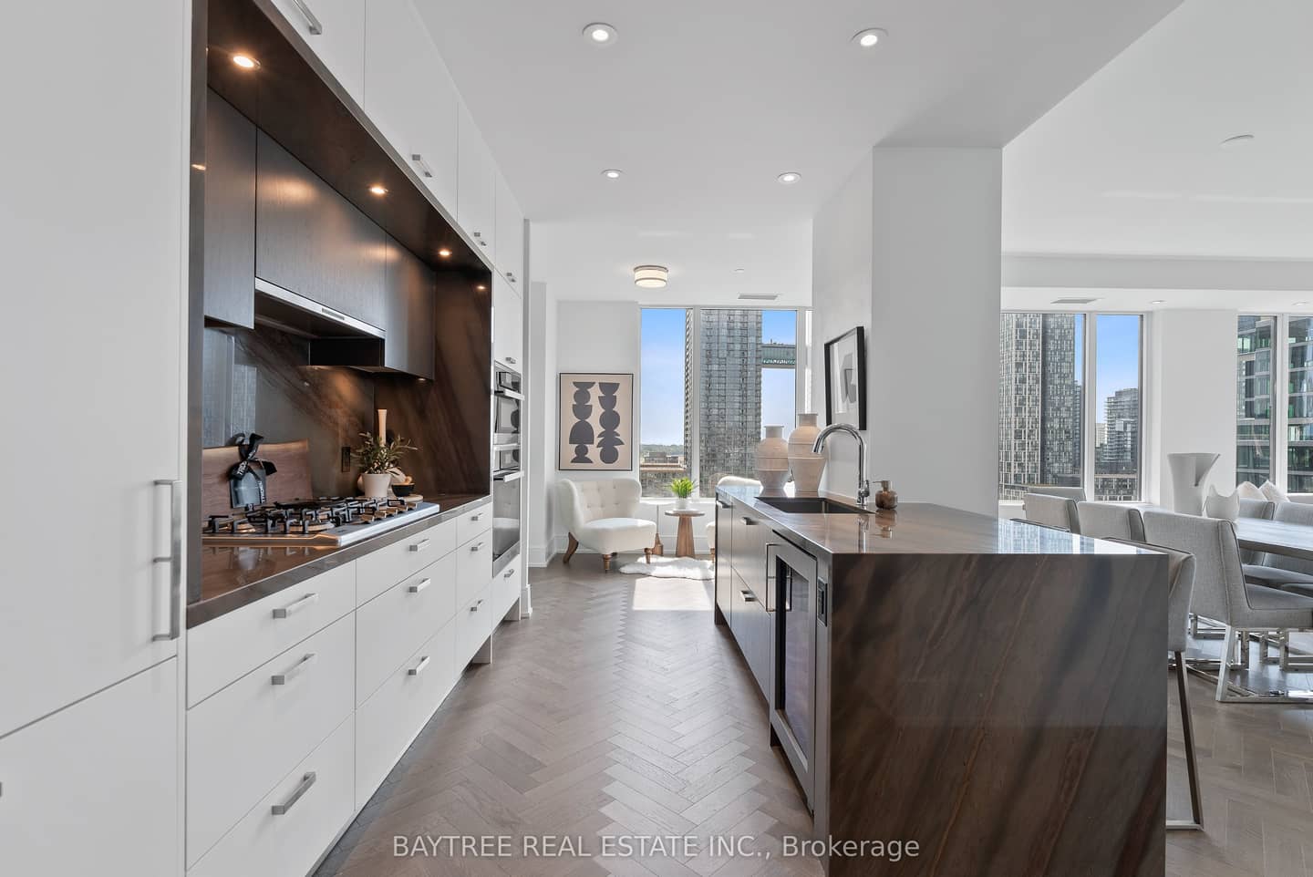 455 Wellington Street W 1108, Toronto, ON M5J 2R2