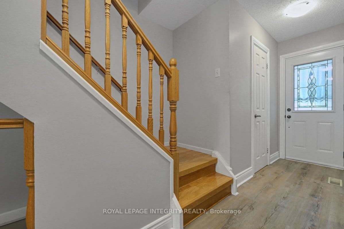 2432 Autumn Hill Crescent, Blackburn Hamlet, ON K1B 4M5