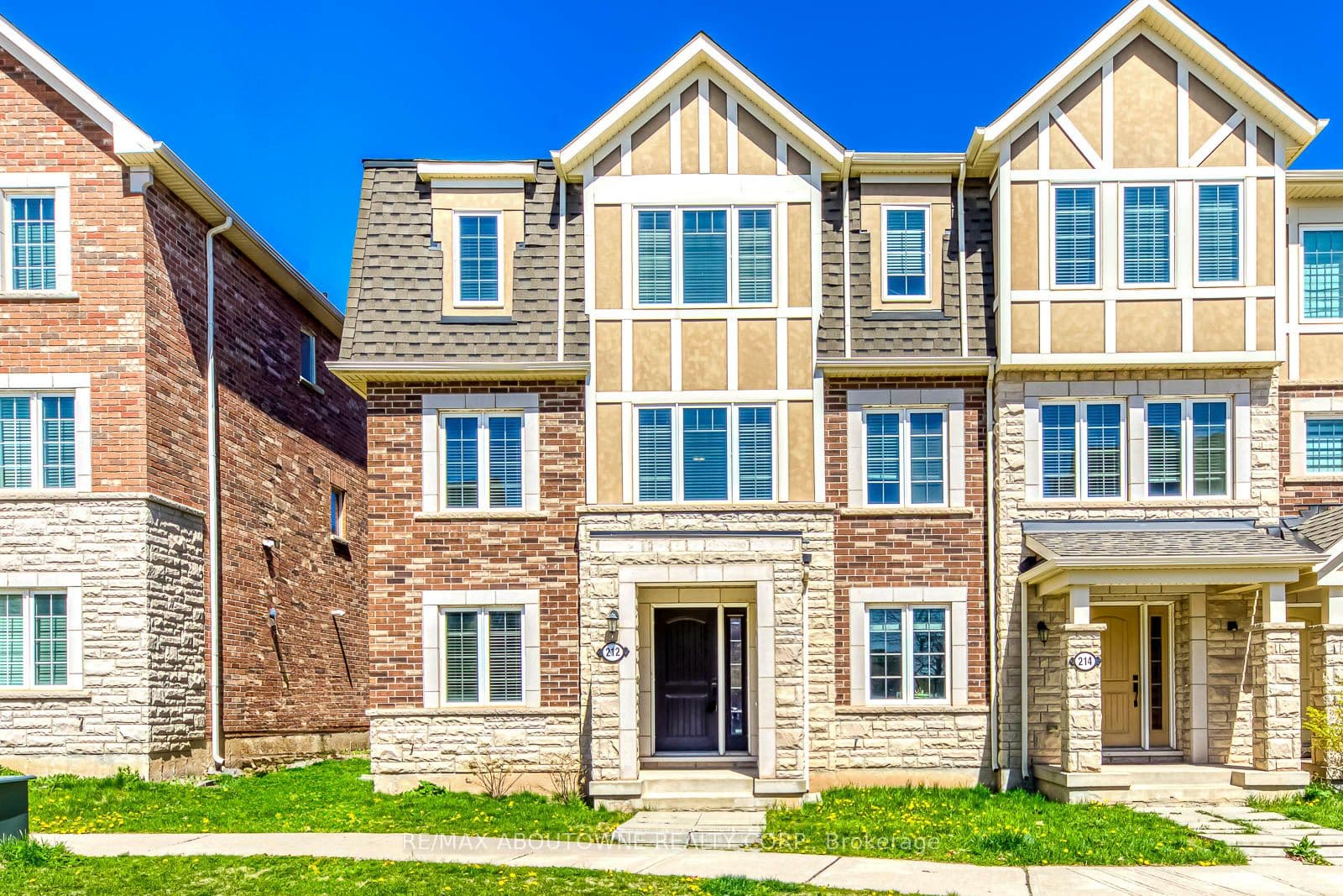 212 Ellen Davidson Drive, Oakville, ON L6M 0V1