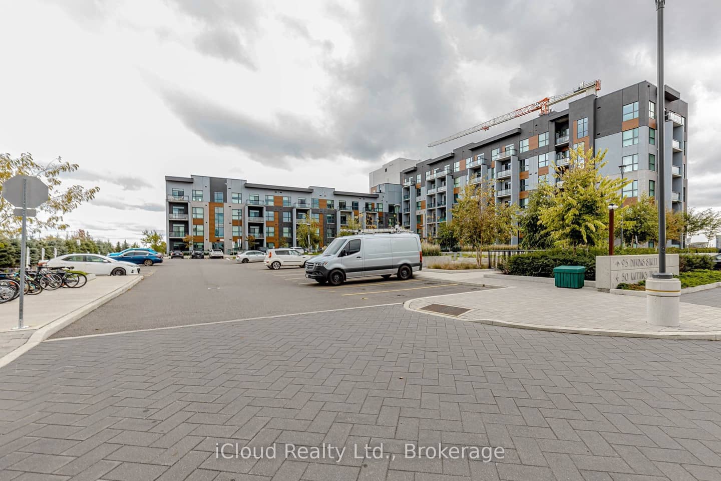 95 Dundas Street 504, Oakville, ON L6M 5N3