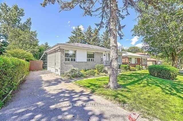 43 Boothbay Crescent Main, Newmarket, ON L3Y 1Y6