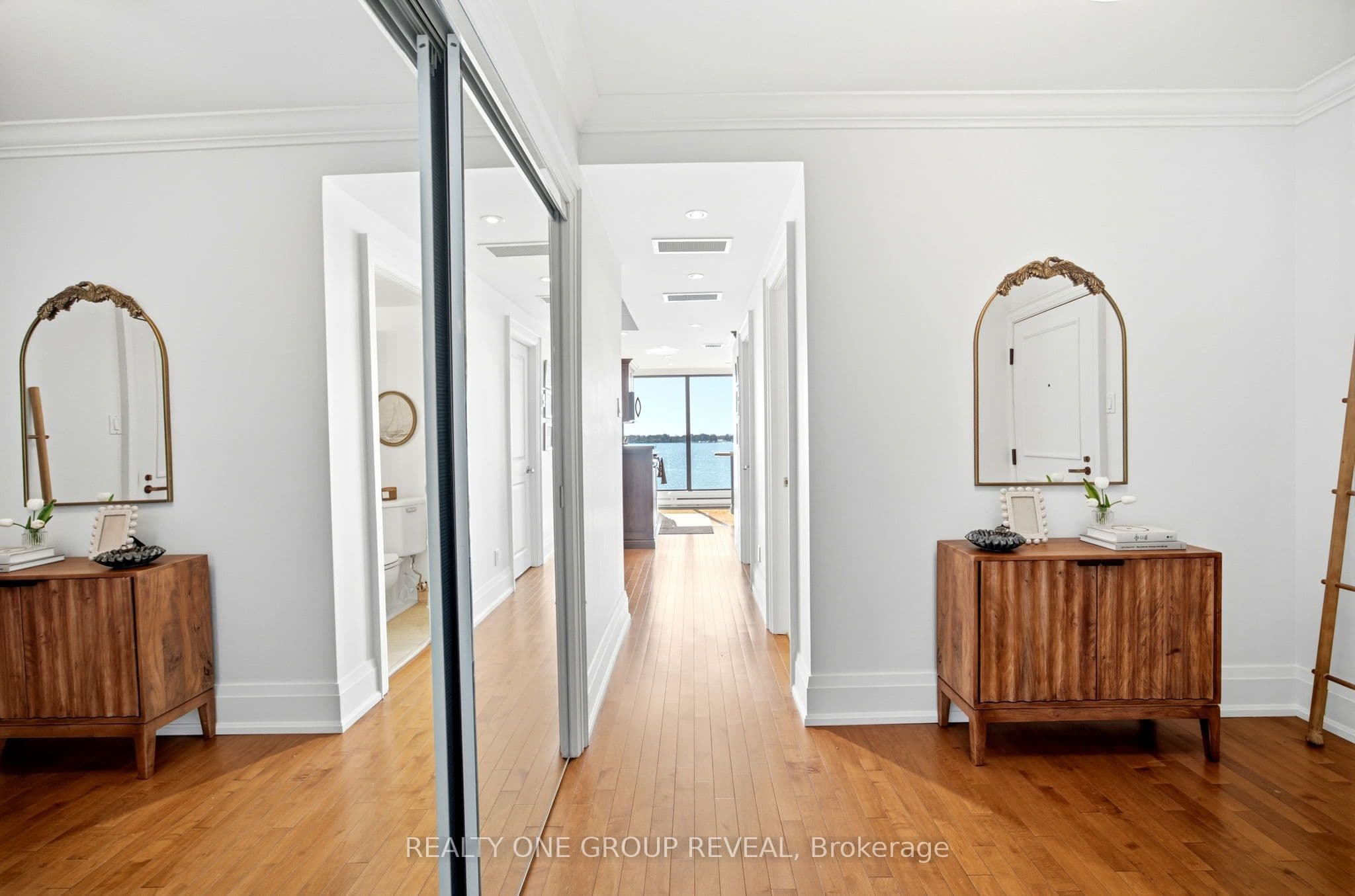 65 Harbour Square, Toronto, ON M5J 2L4