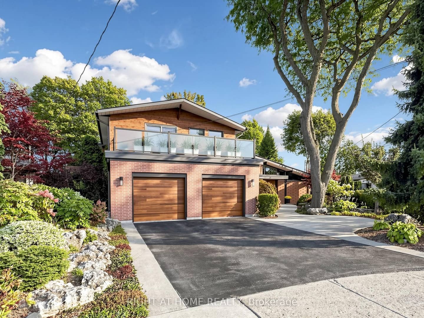 4 Grovetree Road, Toronto, ON M9V 2Y2