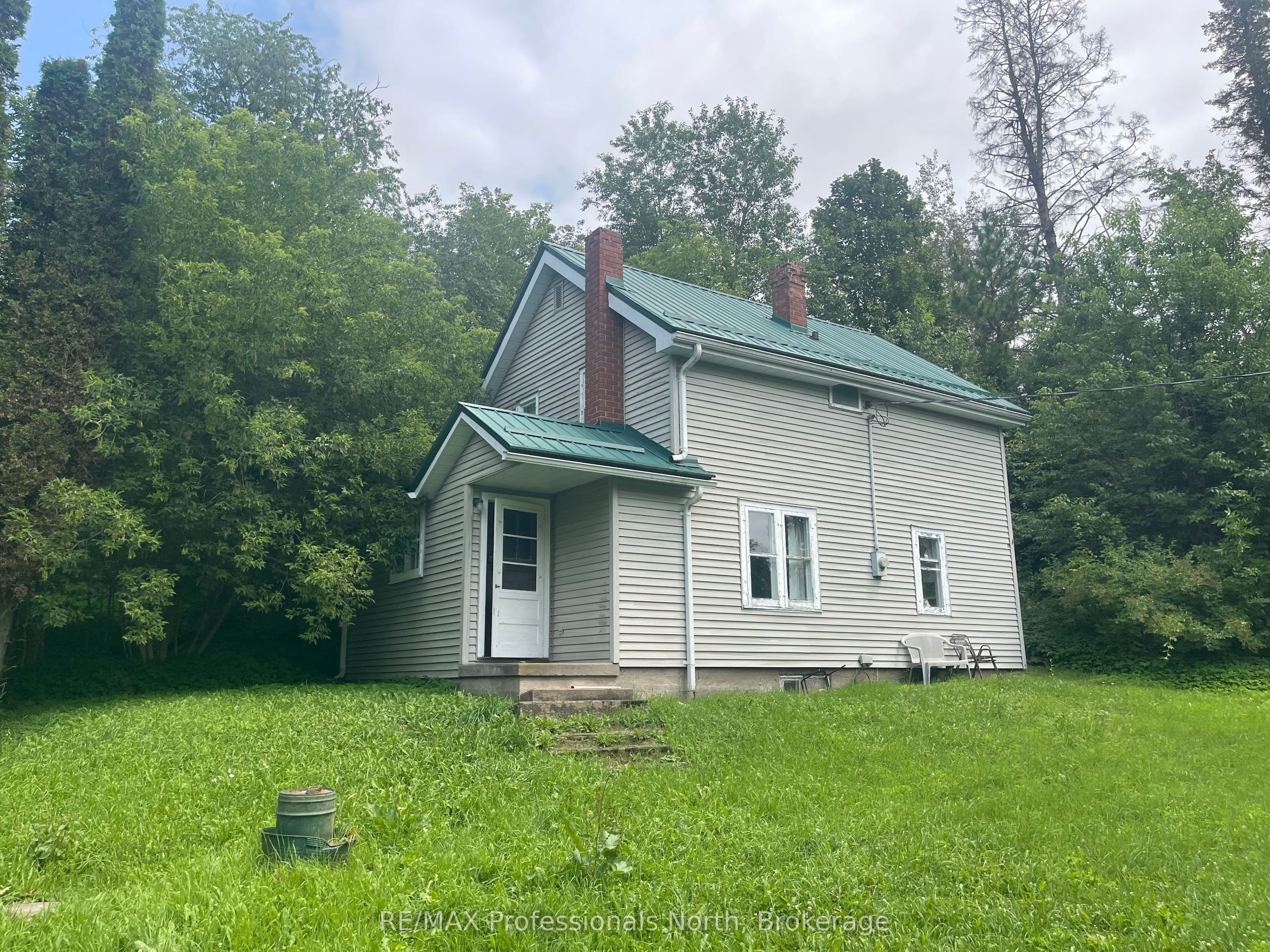1038 Gooderham Street, Highlands East, ON K0M 1R0
