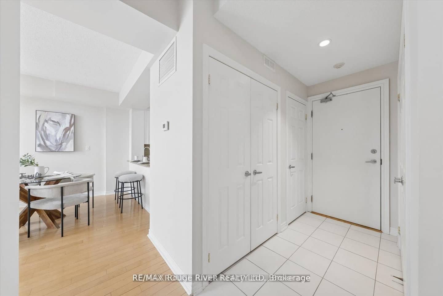 395 Lakebreeze Drive 306, Clarington, ON L1B 0A5