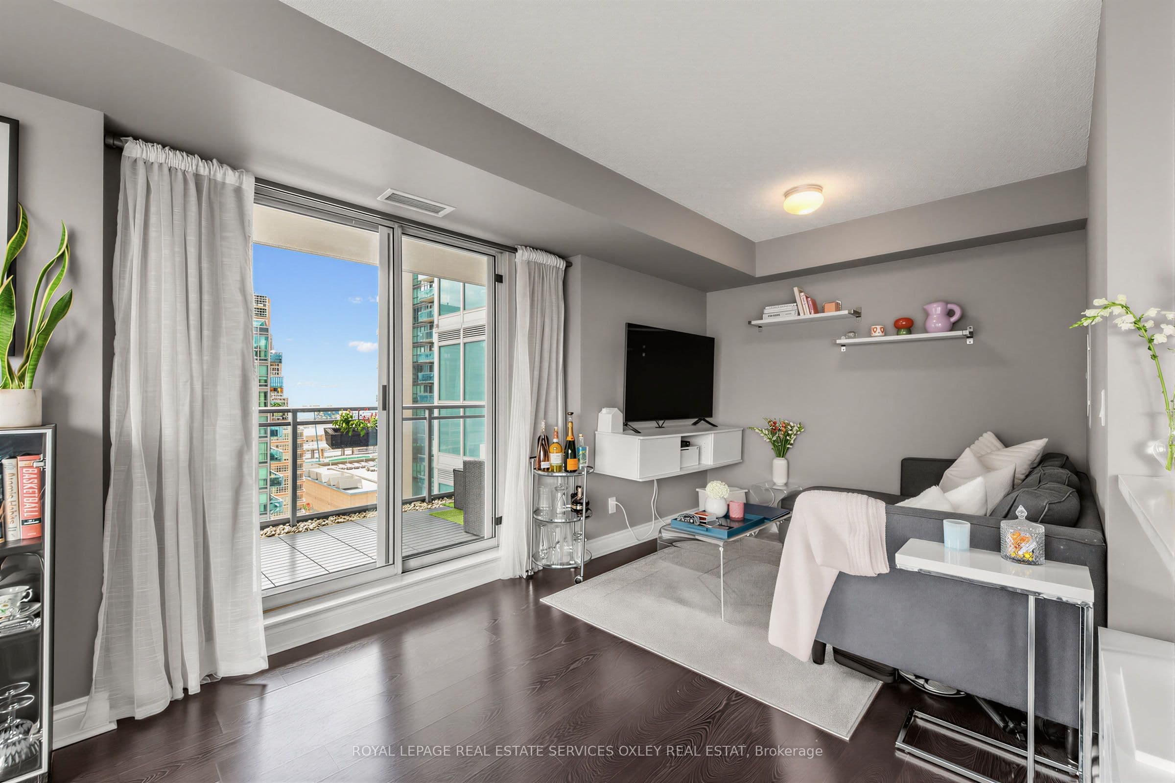 100 Western Battery Road 1102, Toronto, ON M6K 3S2